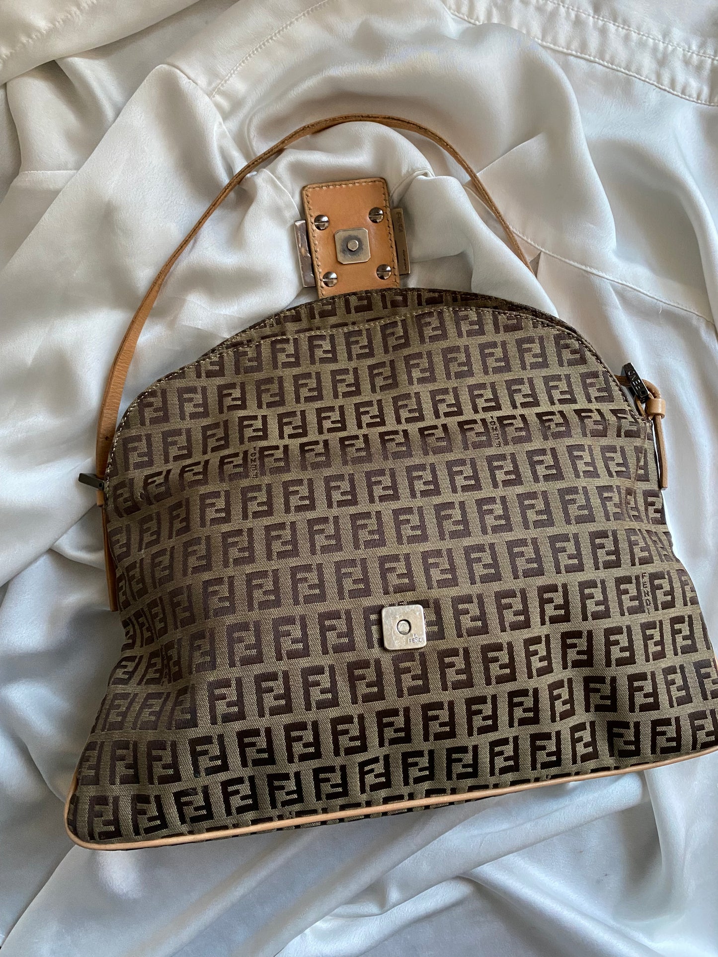 Fendi maxi baguette double flap soffietto zucchino beige