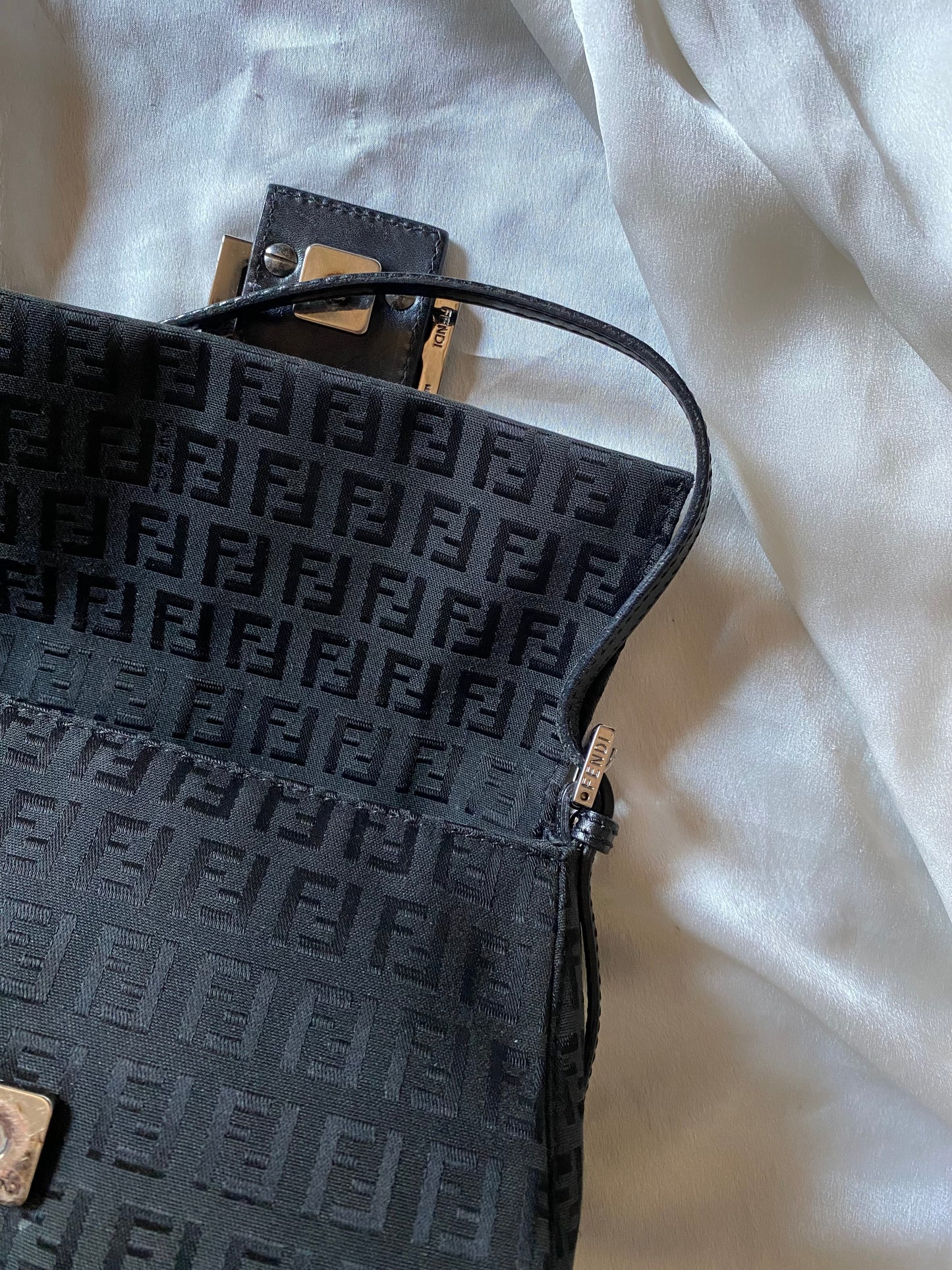 Fendi mini mamma baguette monogram zucchino nera