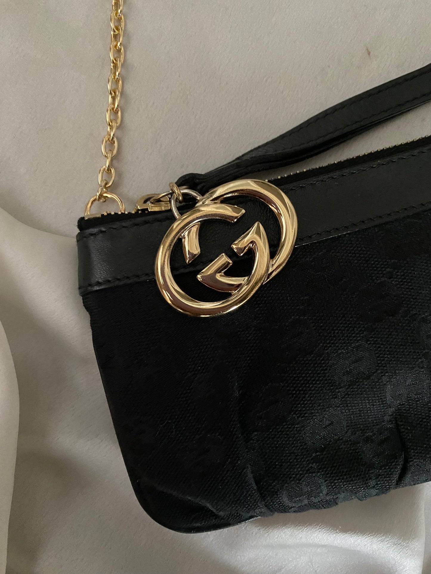 Gucci Pochette monogram nera logo