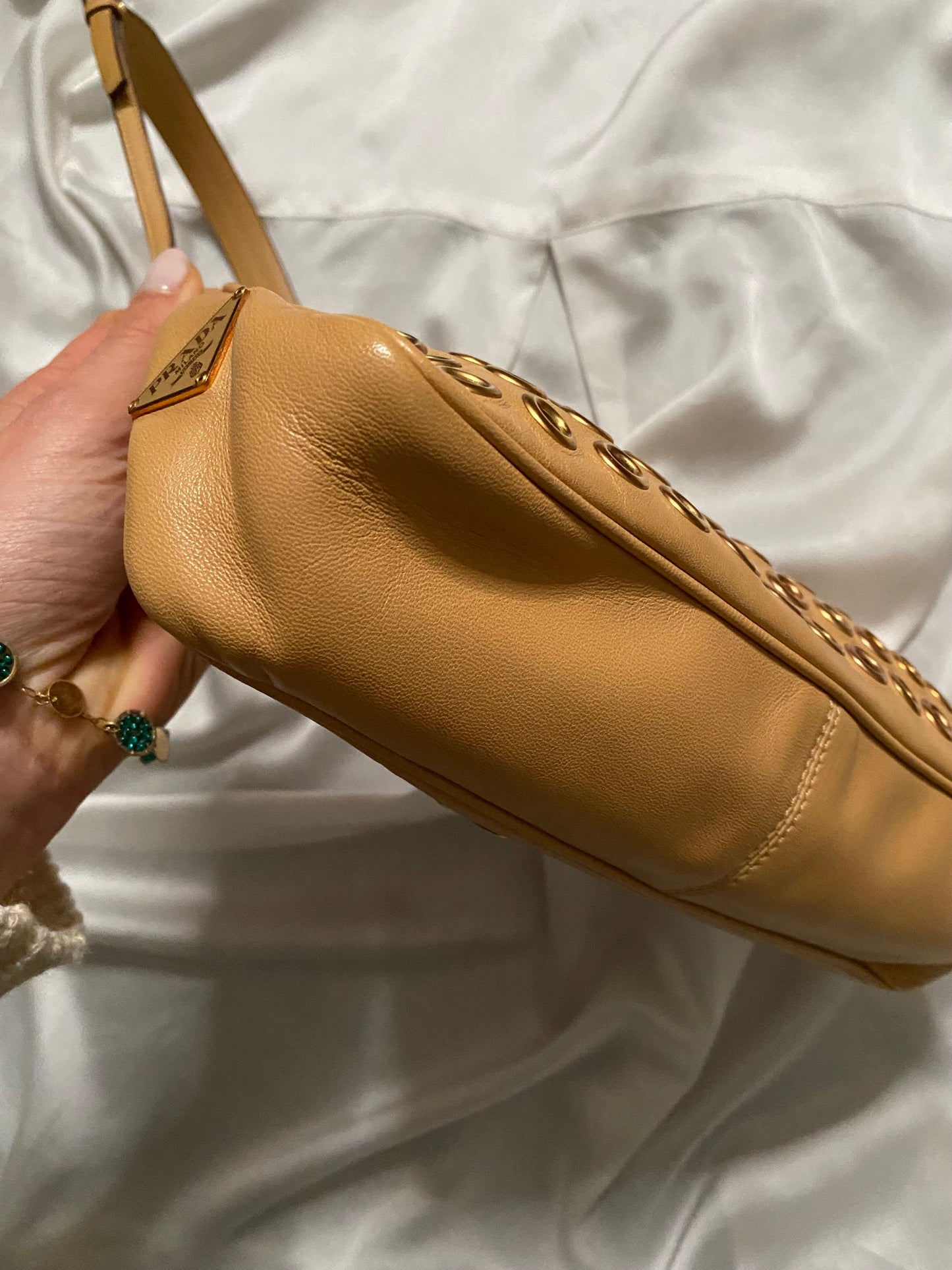 Prada pochette cammello con borchie