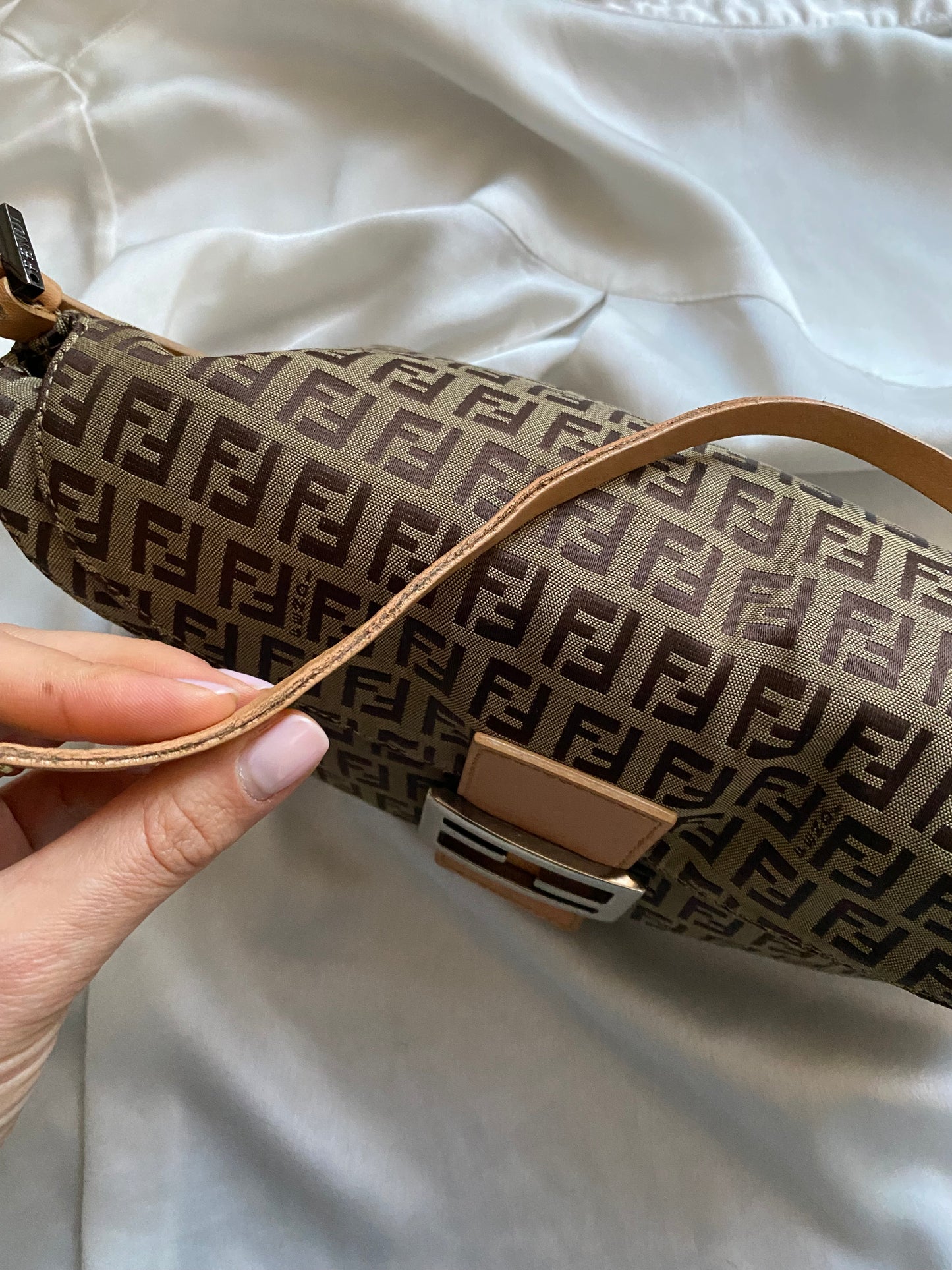 Fendi maxi baguette double flap soffietto zucchino beige