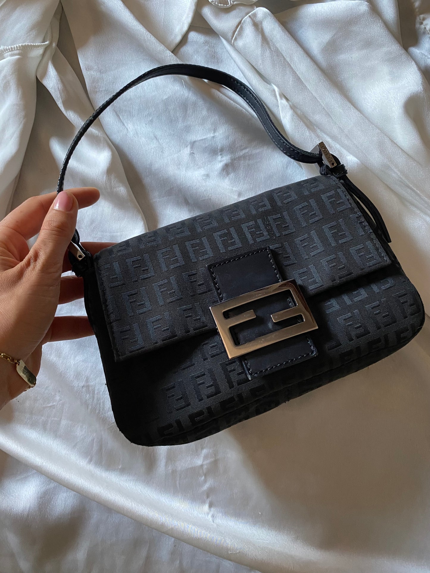 Fendi mini mamma baguette monogram zucchino nera
