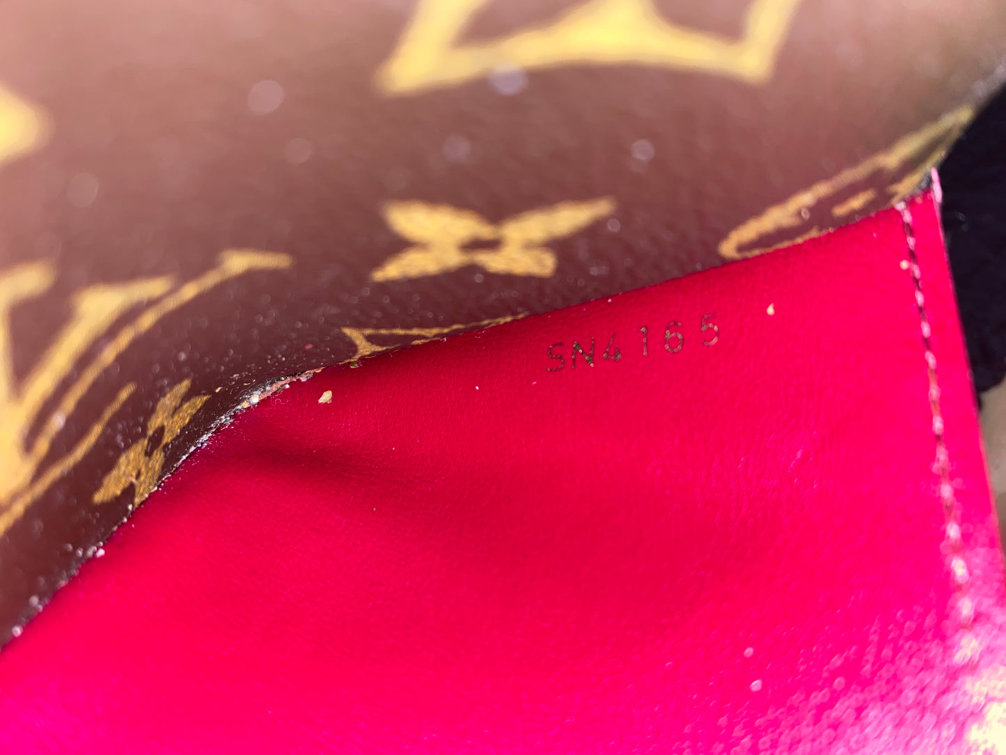 Louis Vuitton pochette Emilie interno fucsia