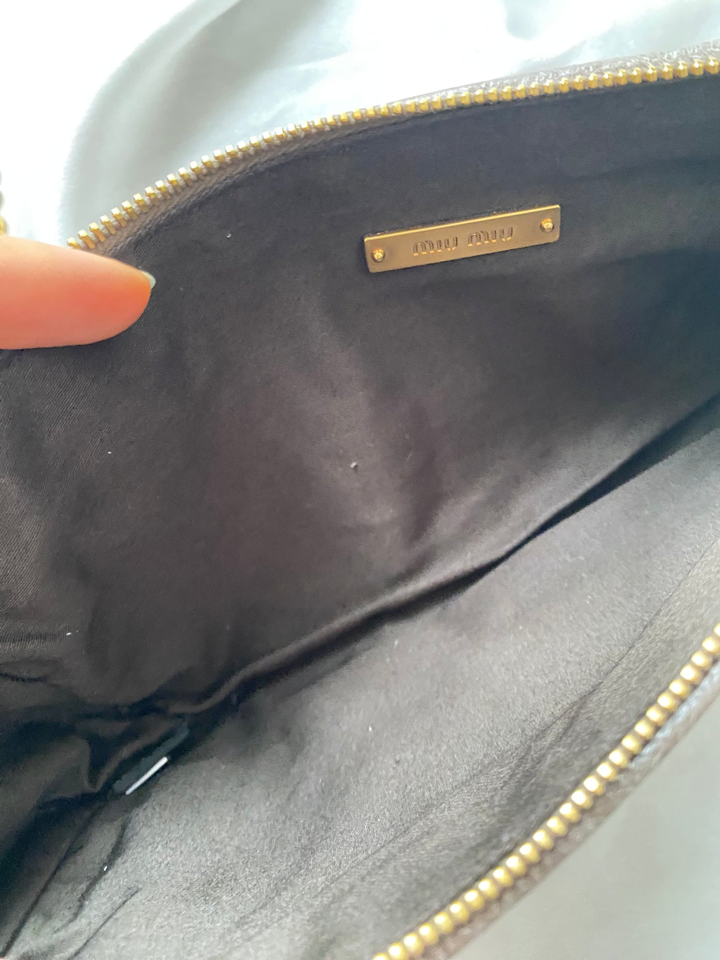 Miu miu pochette antracite scuro