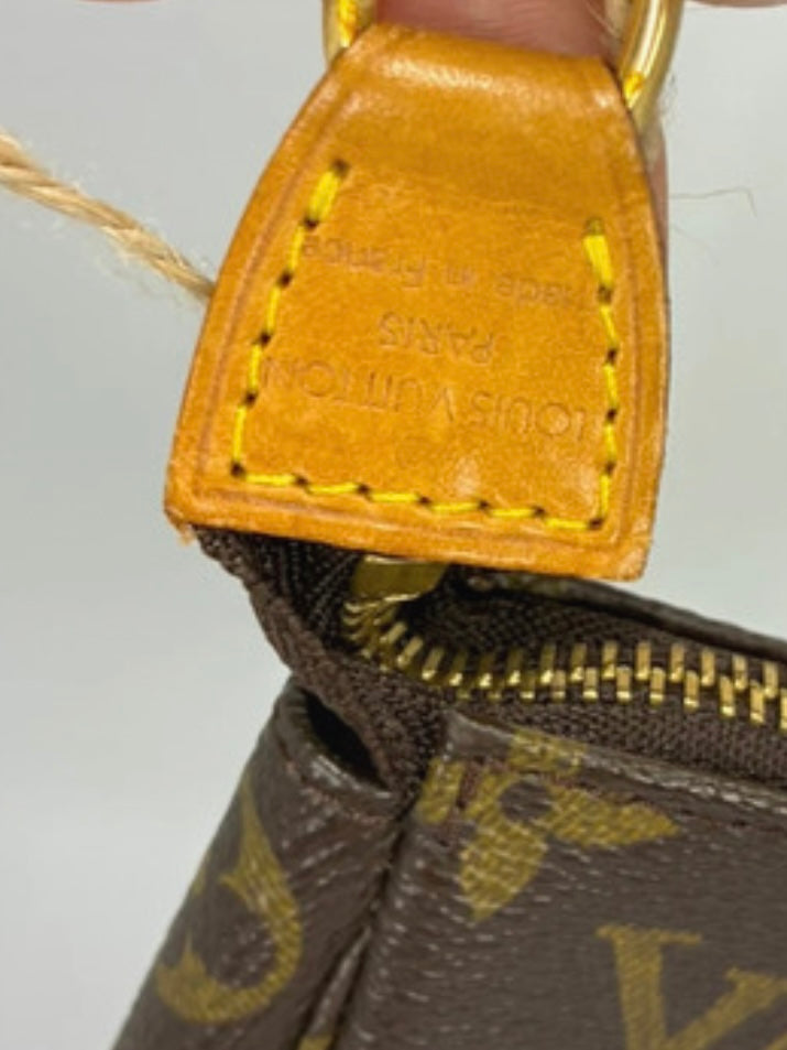 Louis Vuitton pochette accessoire monogram