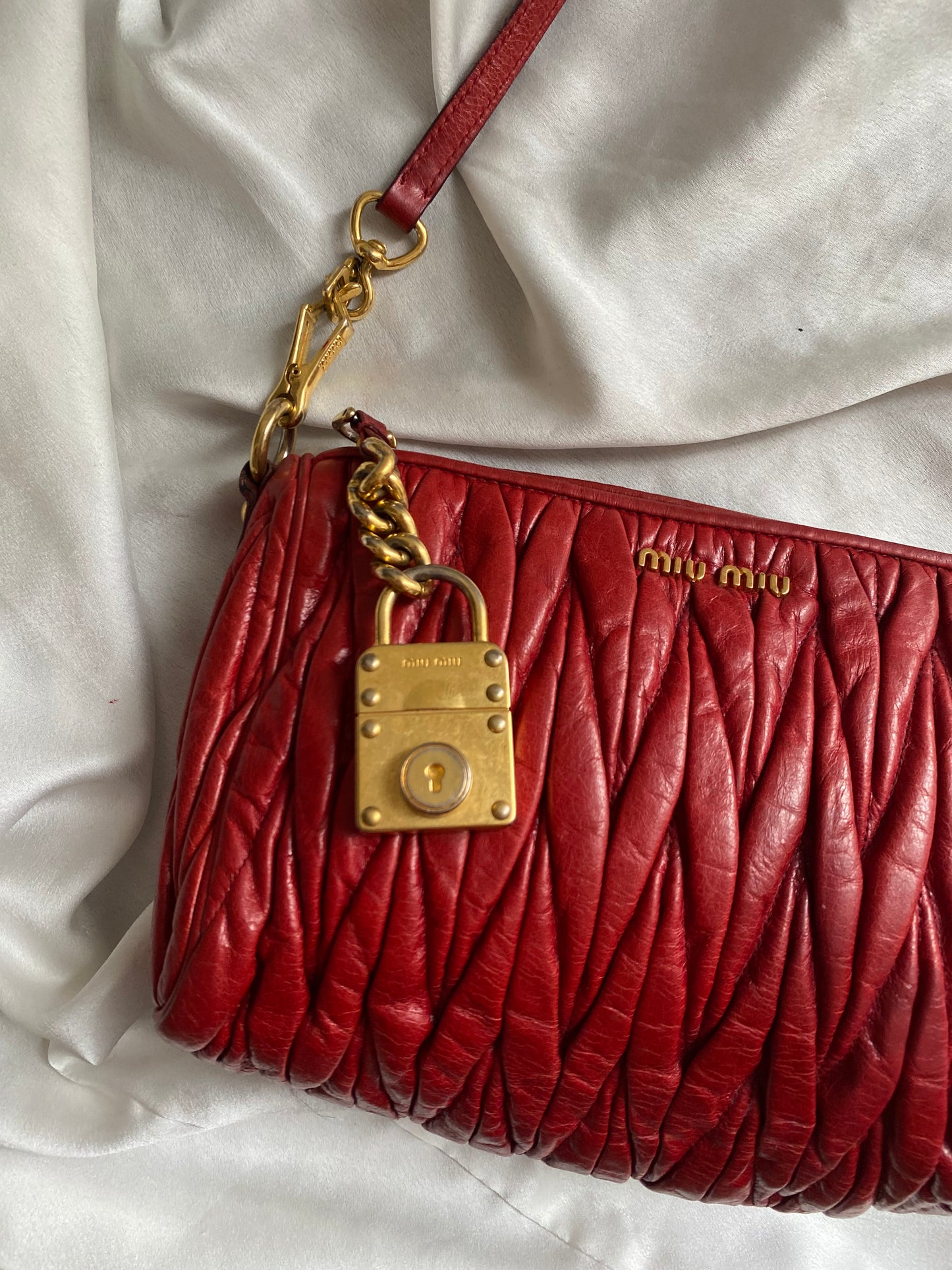 Miu miu matelasse red pochette