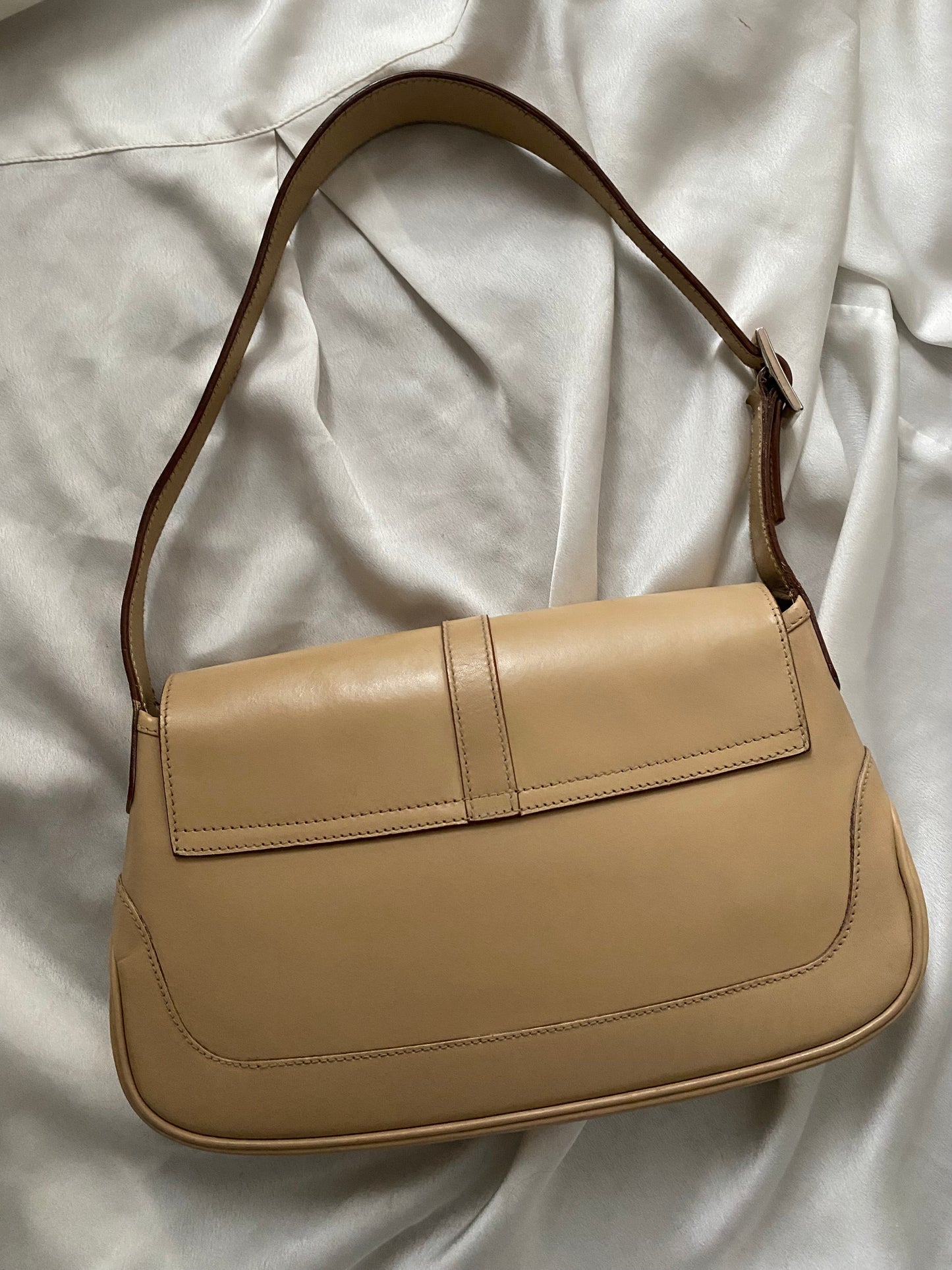 Gucci Jackie beige