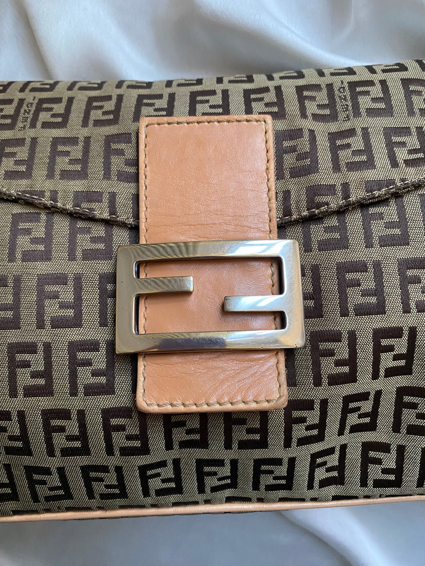Fendi maxi baguette double flap soffietto zucchino beige