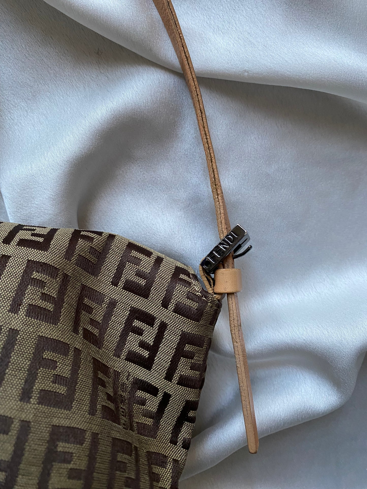 Fendi maxi baguette double flap soffietto zucchino beige