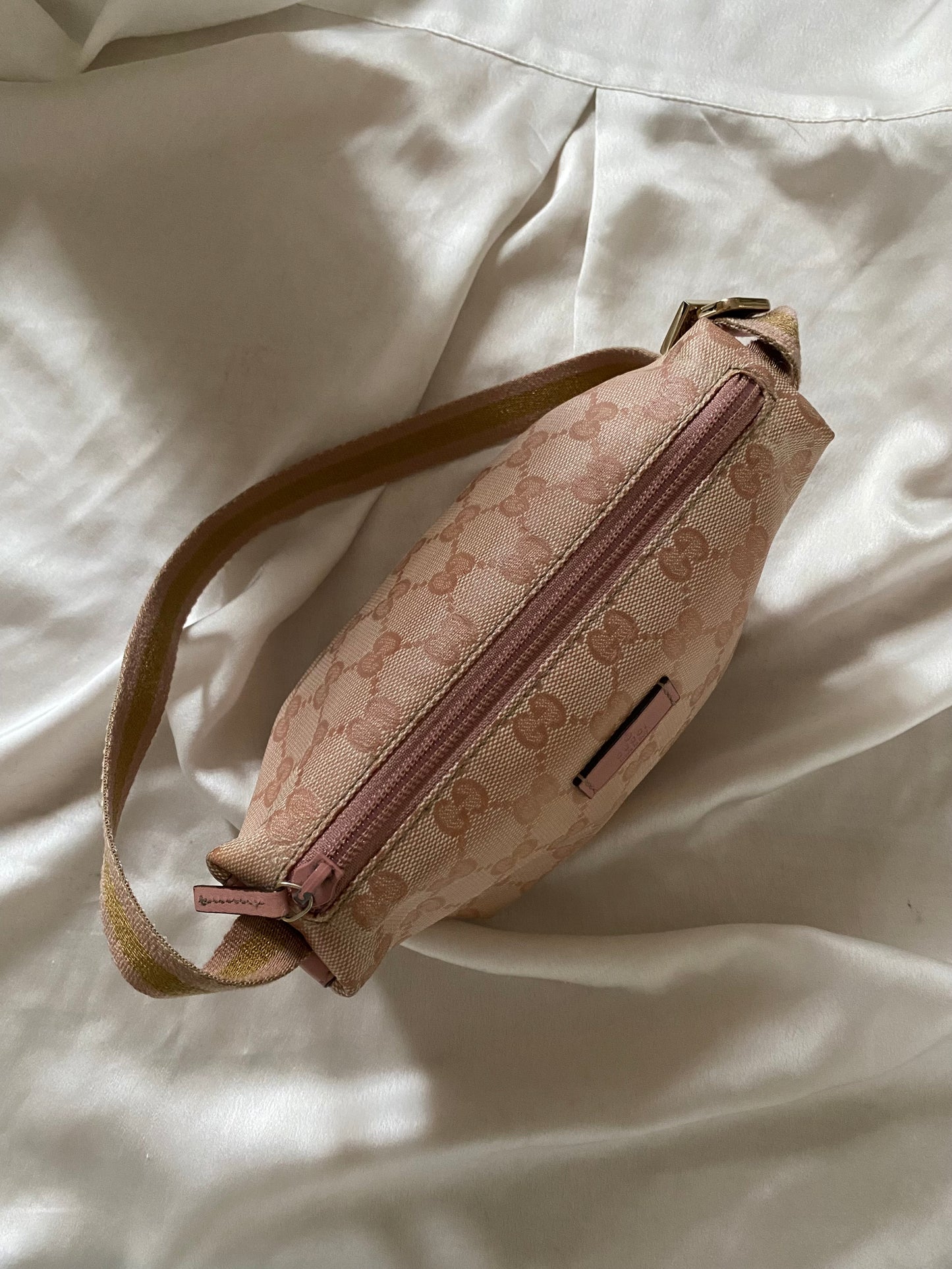 Gucci crystal cosmetic case rosa monogram