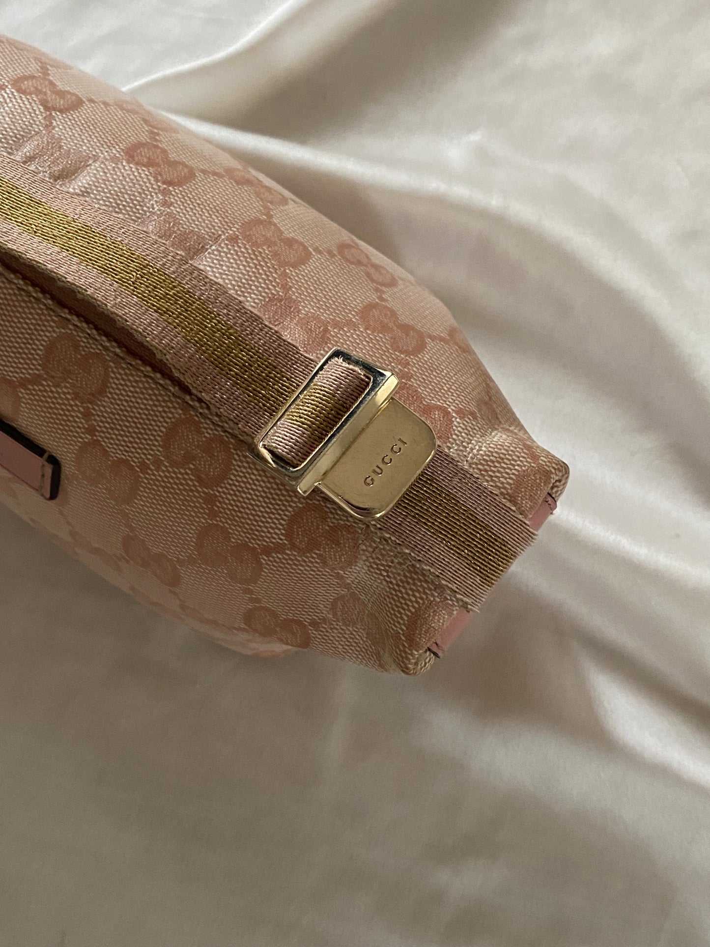 Gucci crystal cosmetic case rosa monogram