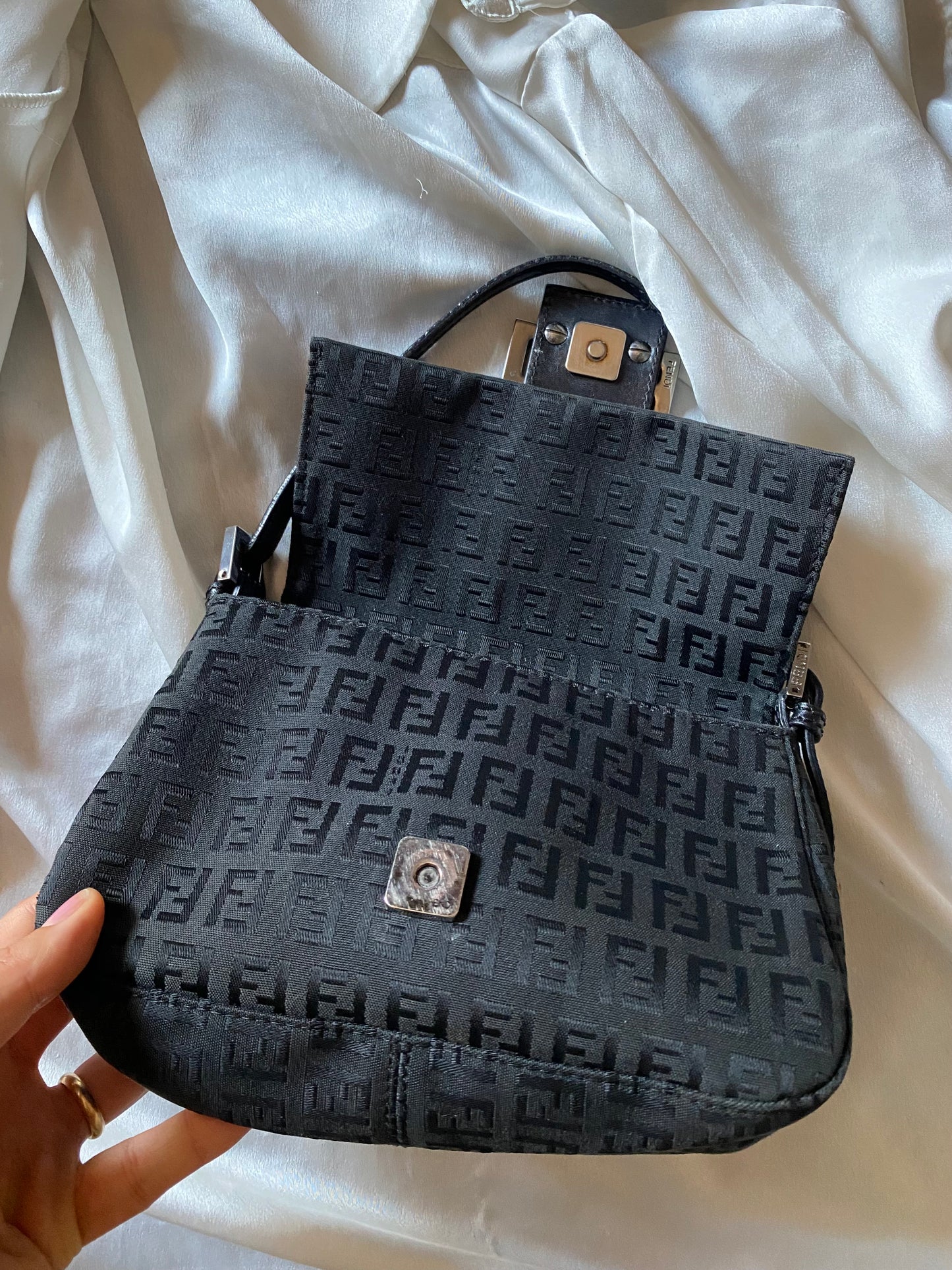 Fendi mini mamma baguette monogram zucchino nera
