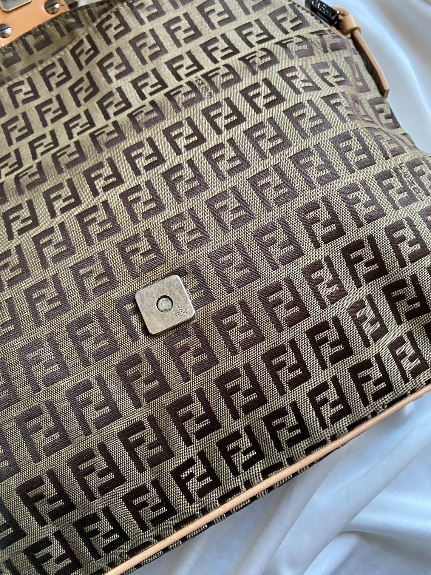 Fendi maxi baguette double flap soffietto zucchino beige