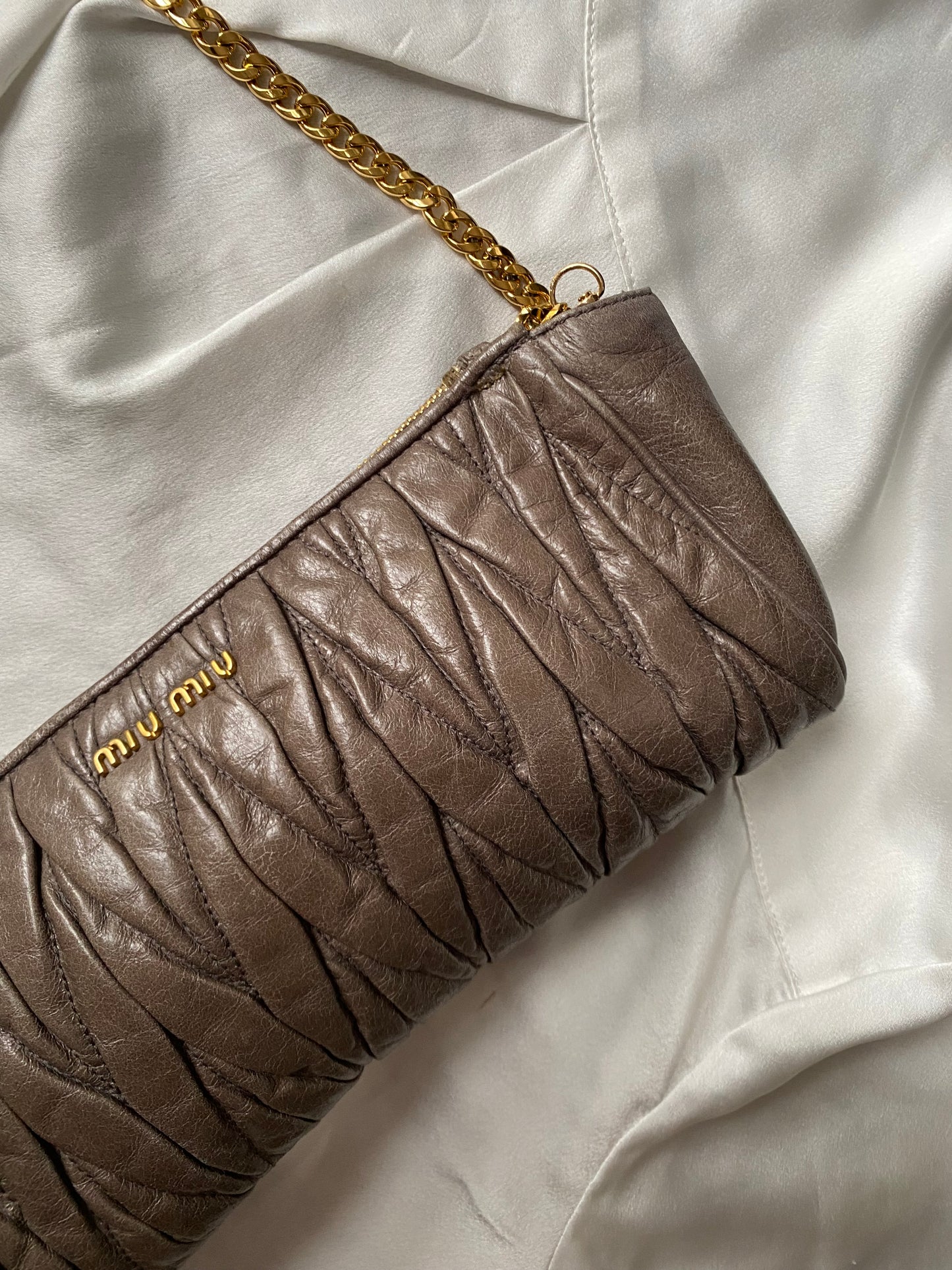 Miu miu pochette antracite scuro