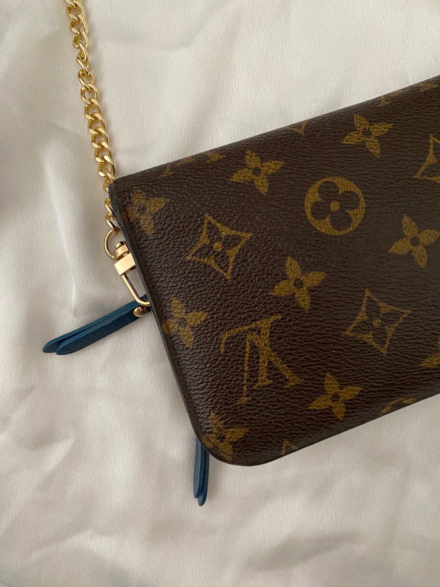 Louis Vuitton Pochette insolite