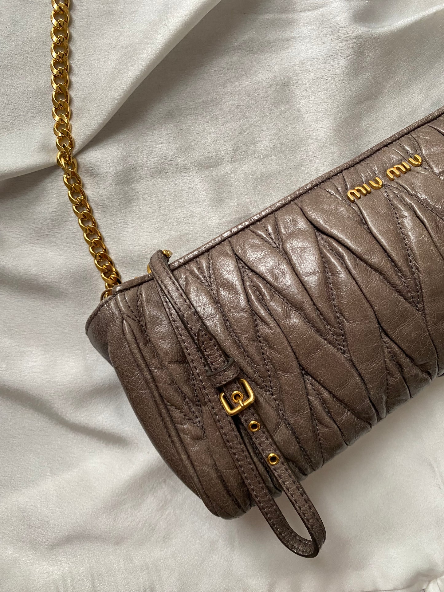 Miu miu pochette antracite scuro