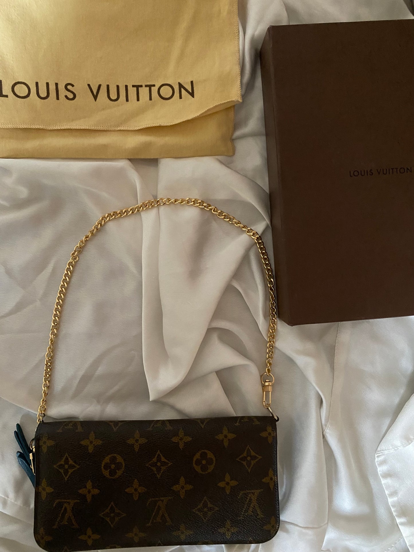 Louis Vuitton Pochette insolite