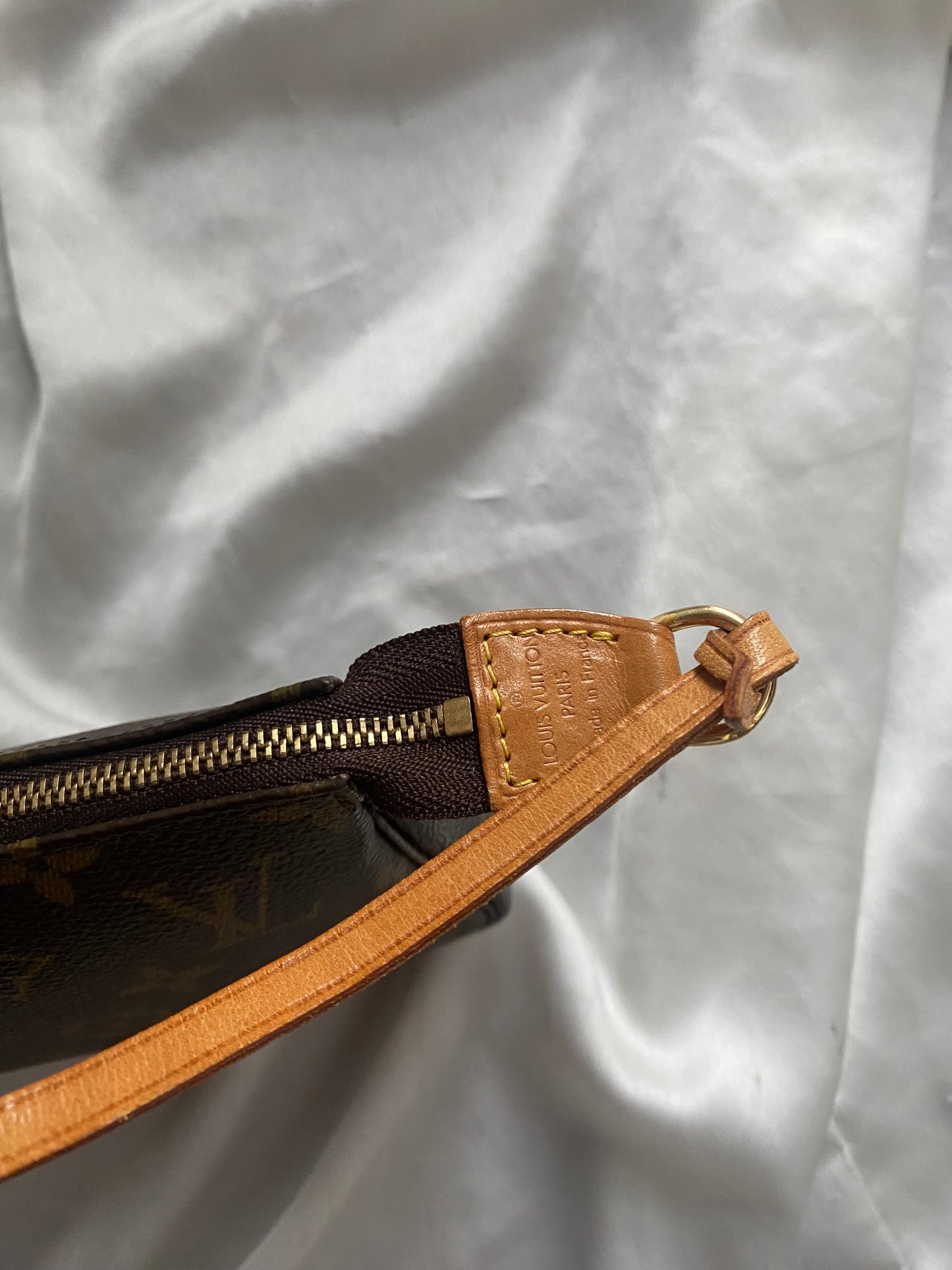 Louis Vuitton pochette accessoire monogram