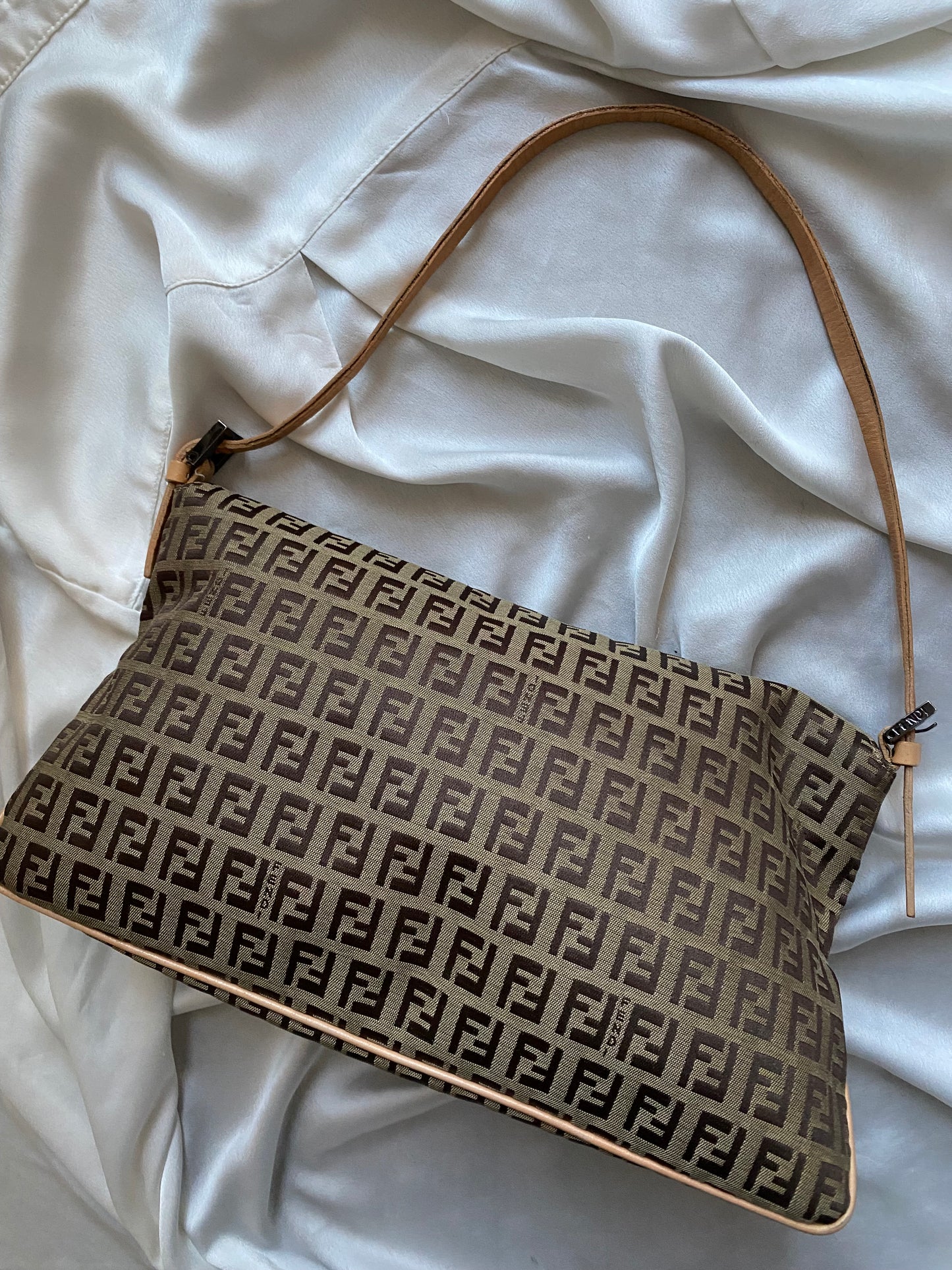 Fendi maxi baguette double flap soffietto zucchino beige