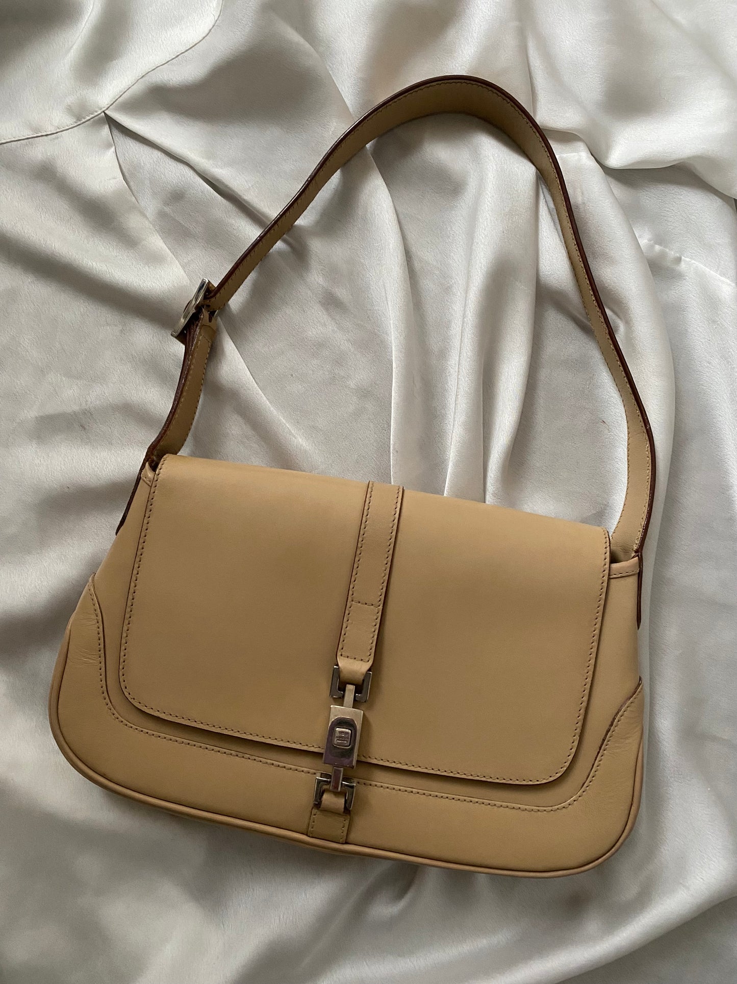 Gucci Jackie beige