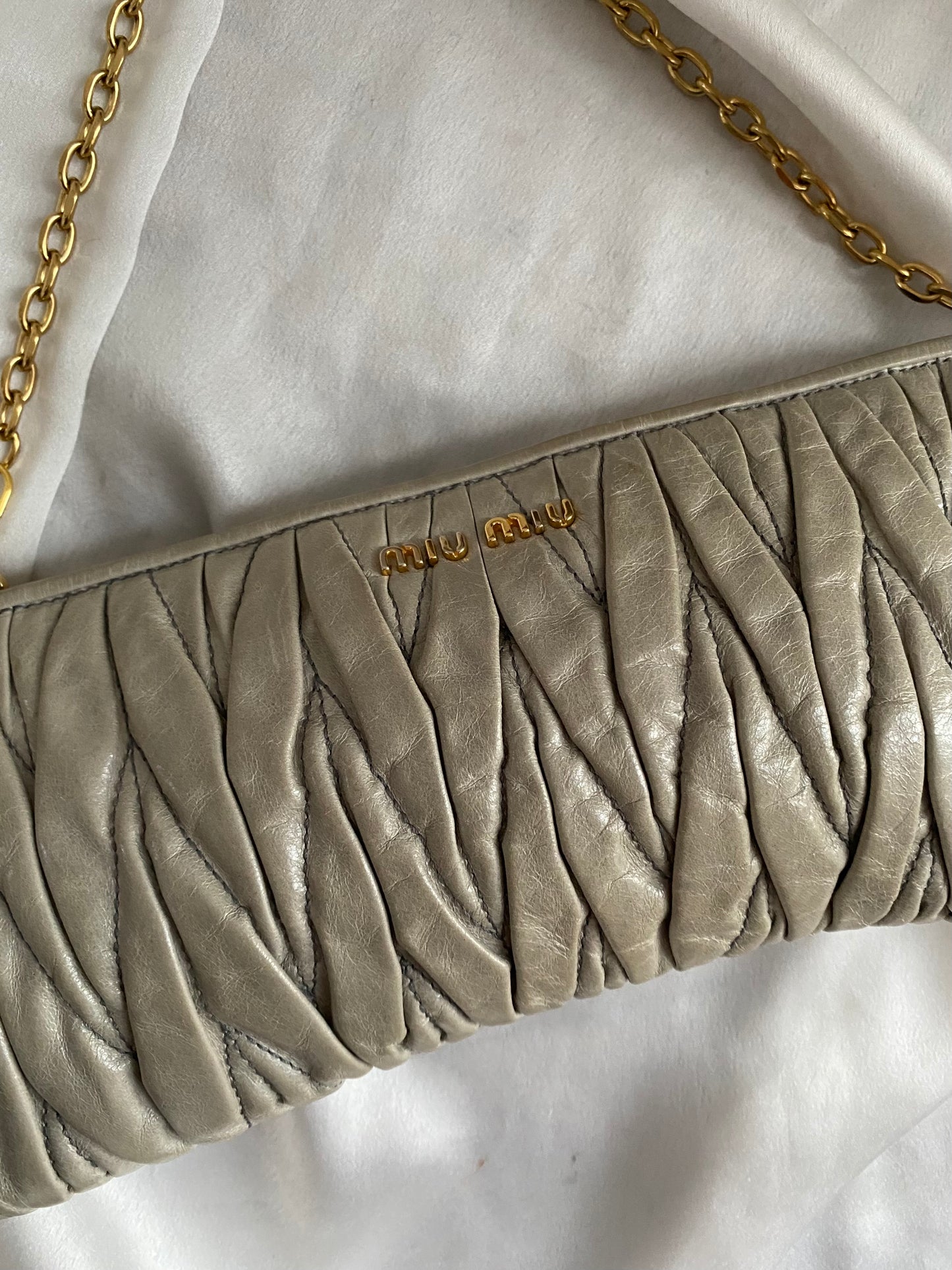 Miu Miu pochette grigia matelasse