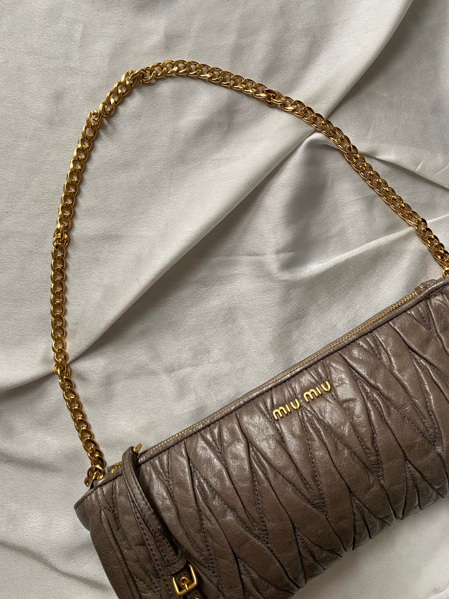 Miu miu pochette antracite scuro