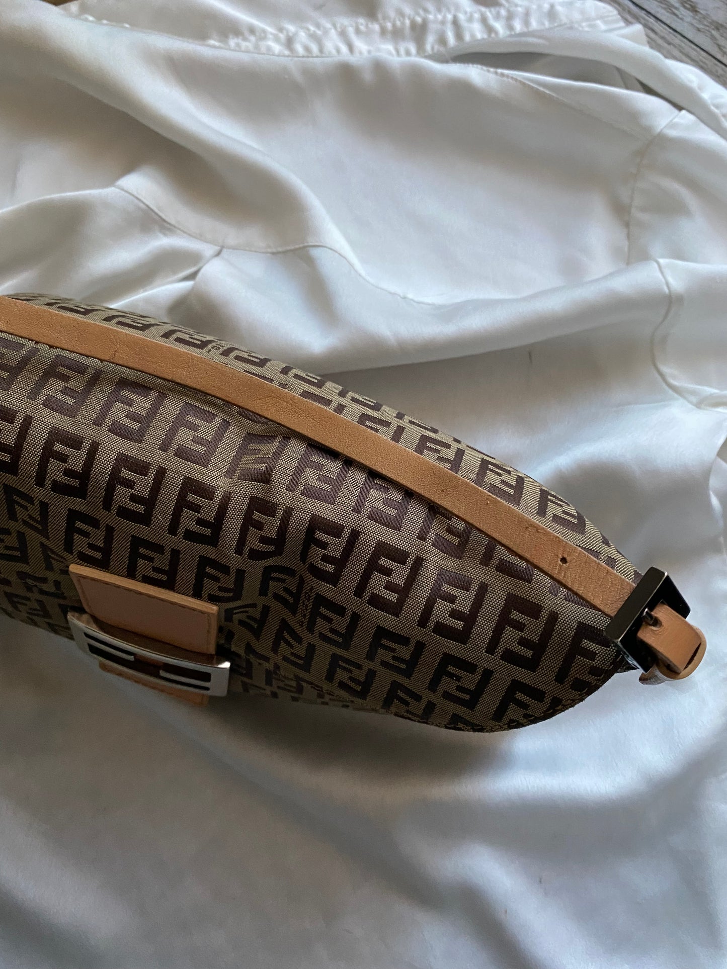 Fendi maxi baguette double flap soffietto zucchino beige