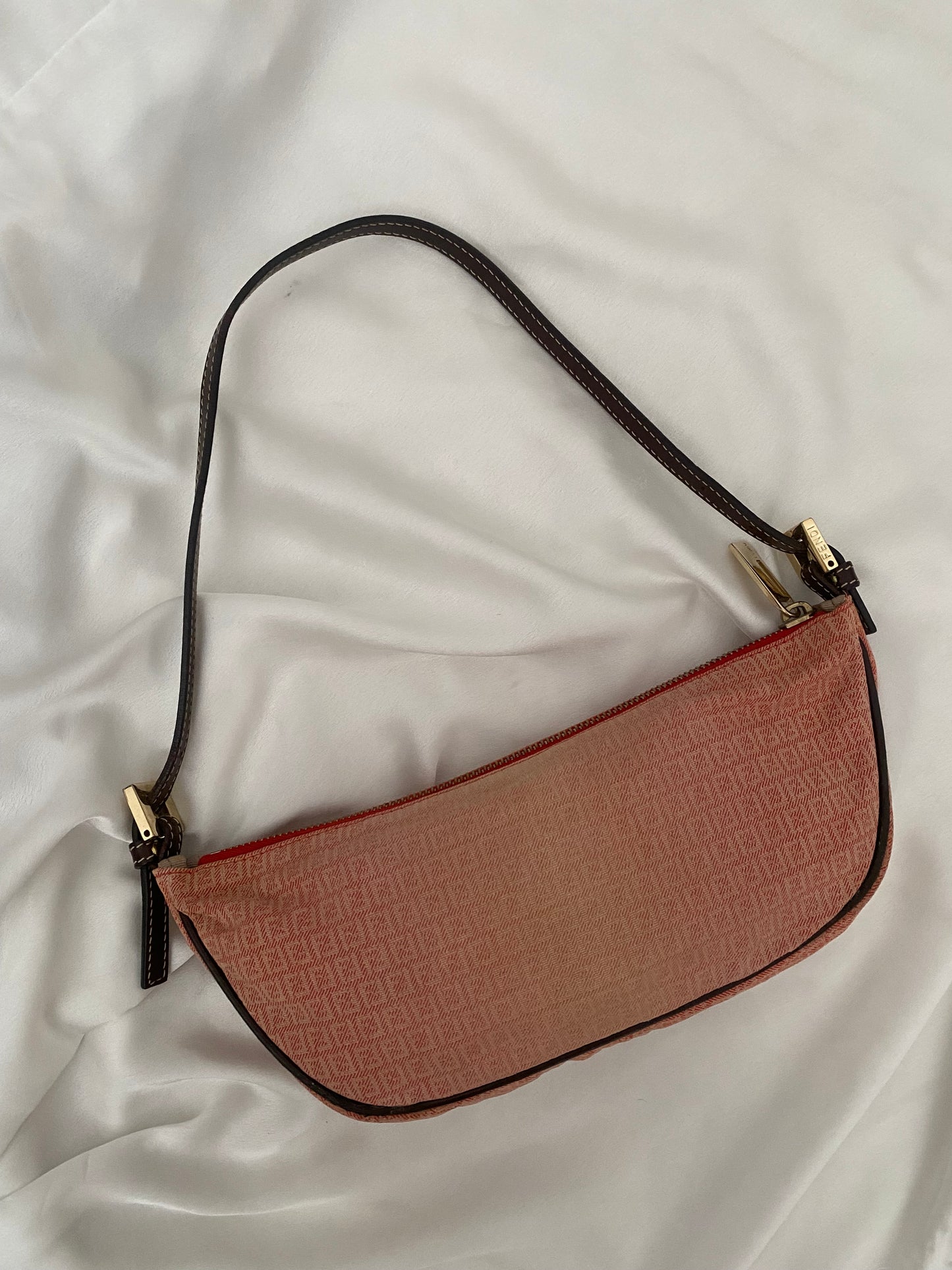 Fendi Pochette mezzaluna faded red