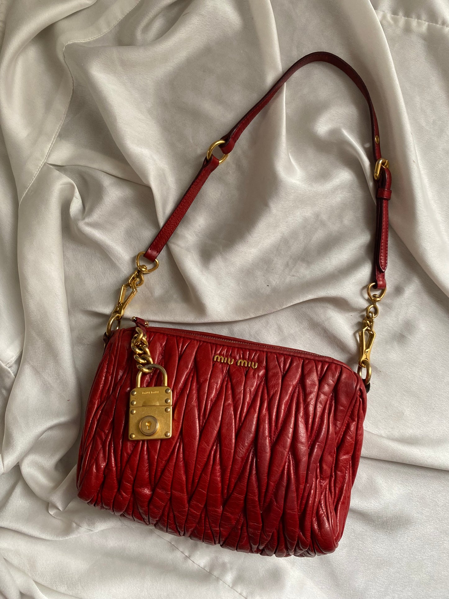Miu miu matelasse red pochette