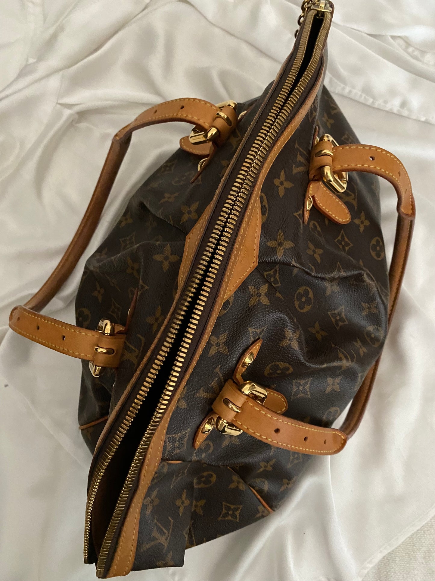 Louis Vuitton Tivoli GM