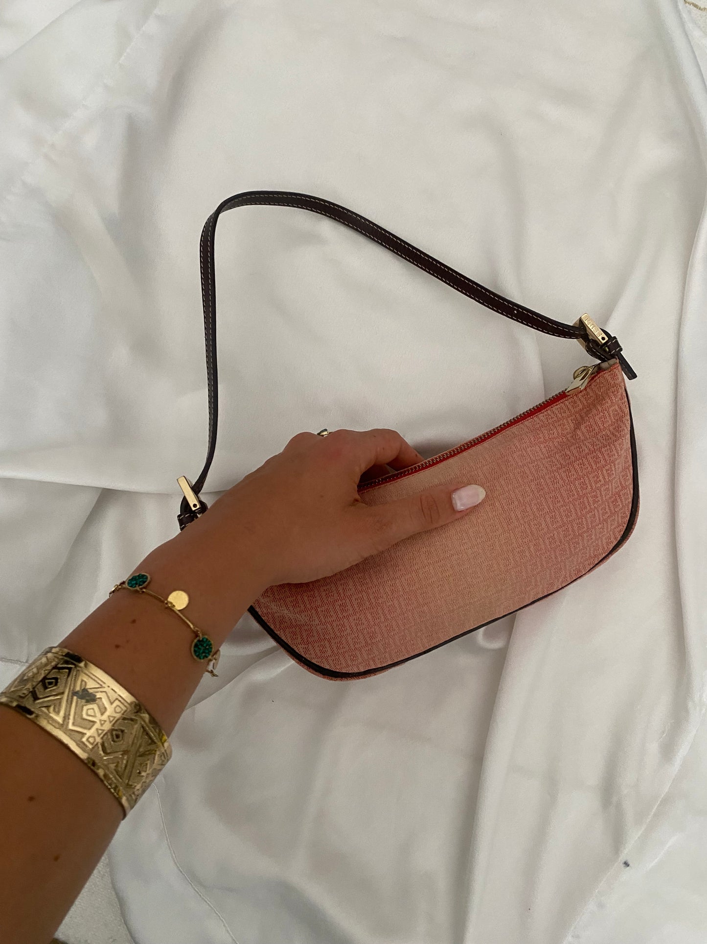 Fendi Pochette mezzaluna faded red