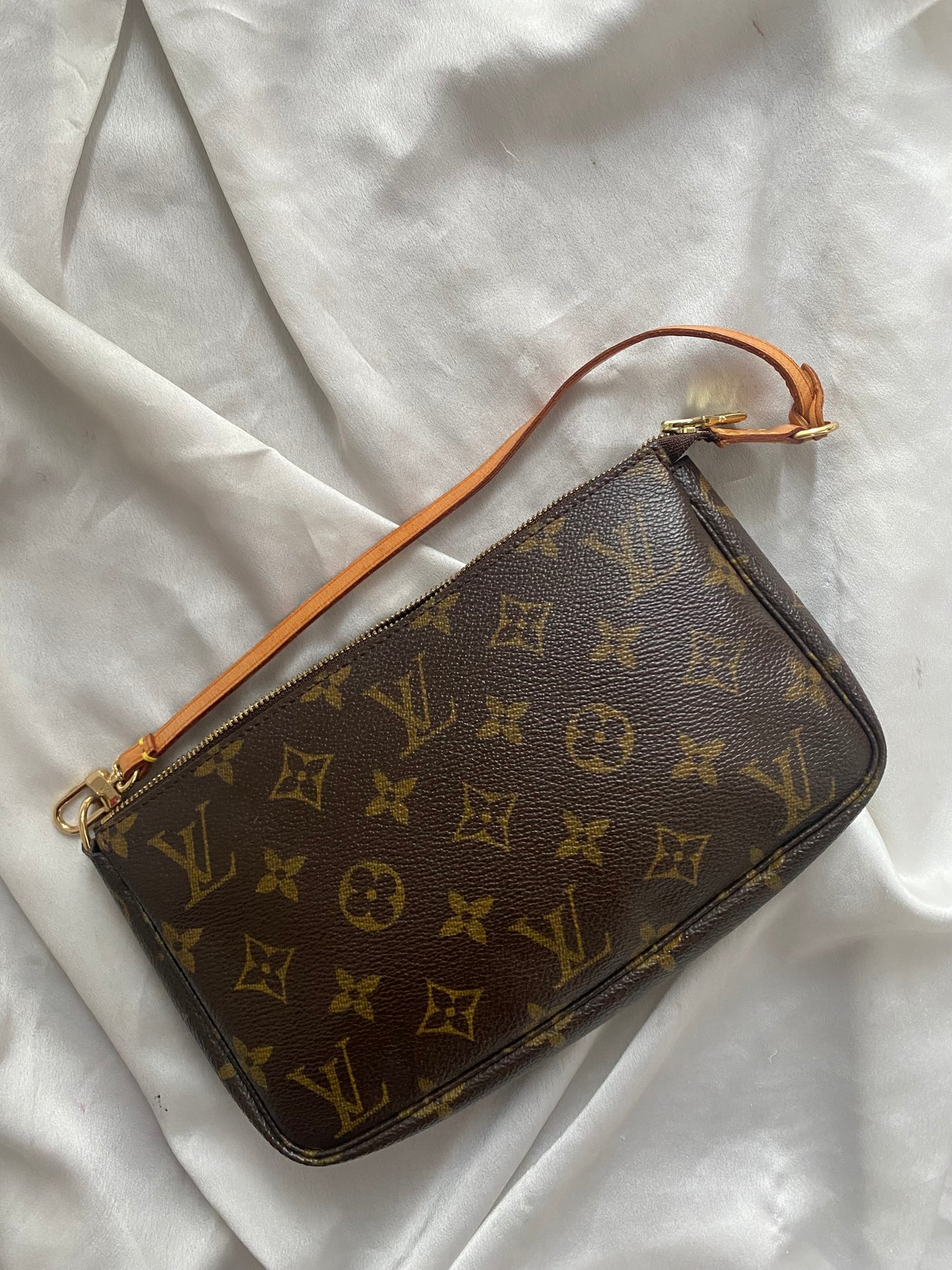 Louis Vuitton pochette accessoire monogram