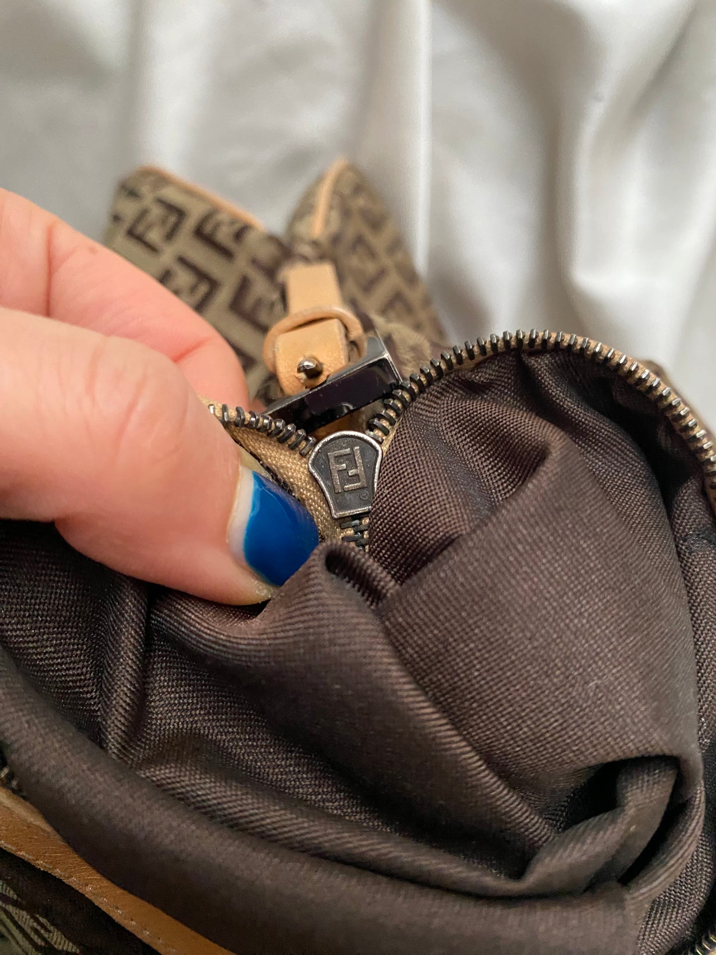 Fendi maxi baguette double flap soffietto zucchino beige