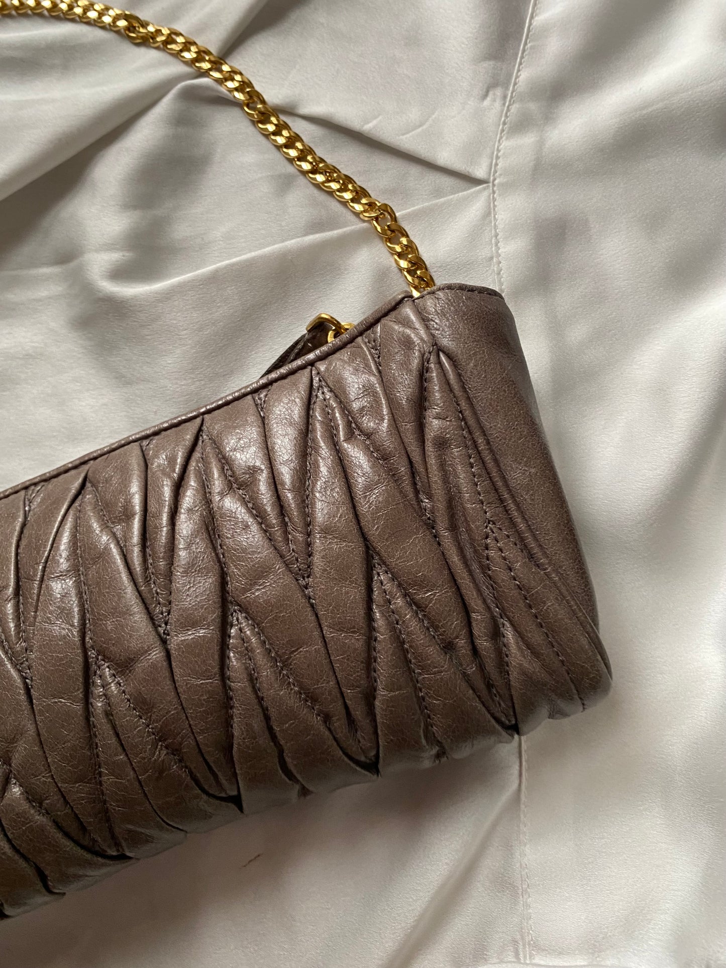 Miu miu pochette antracite scuro