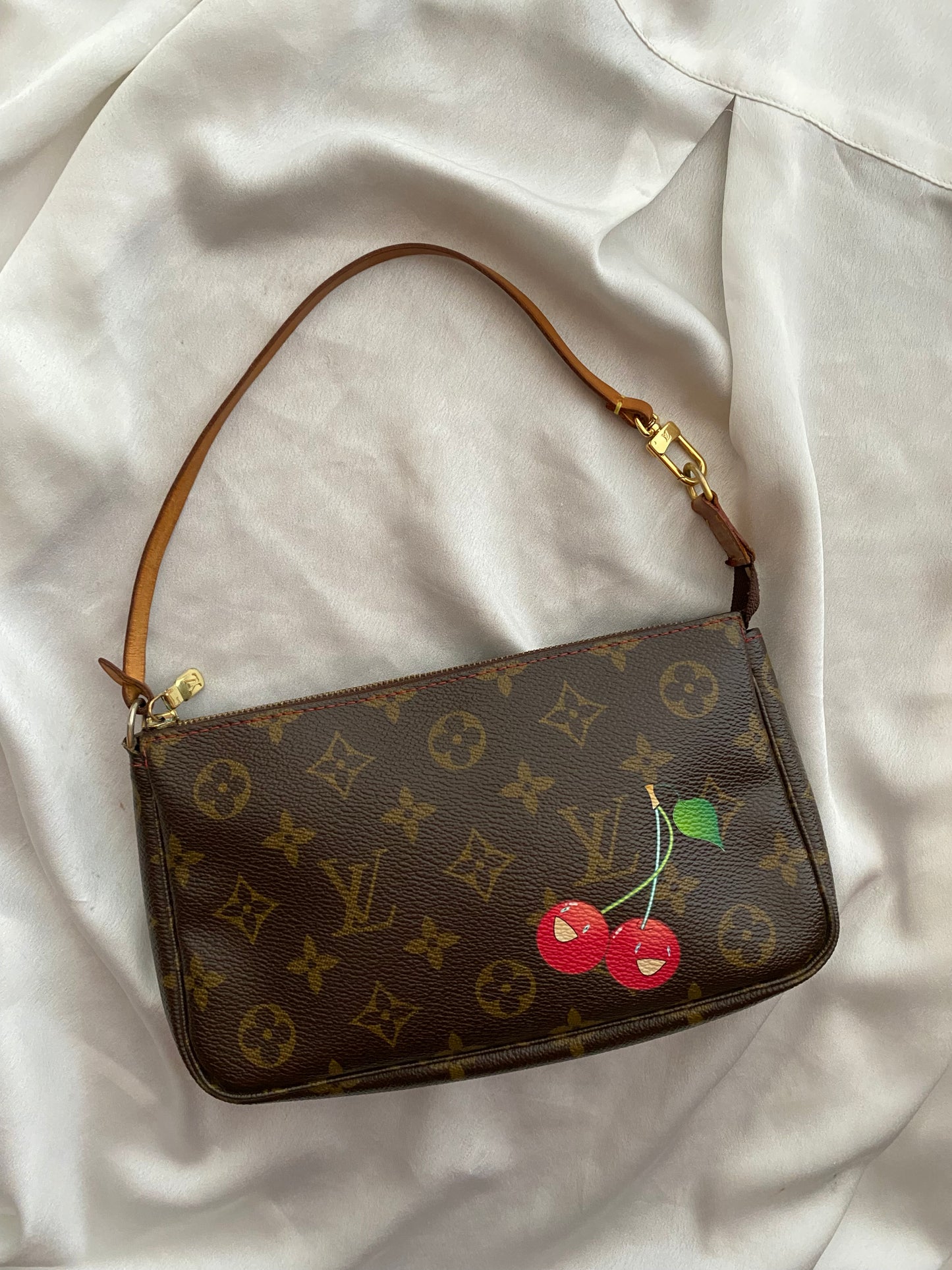 Louis Vuitton pochette accessoire cerises