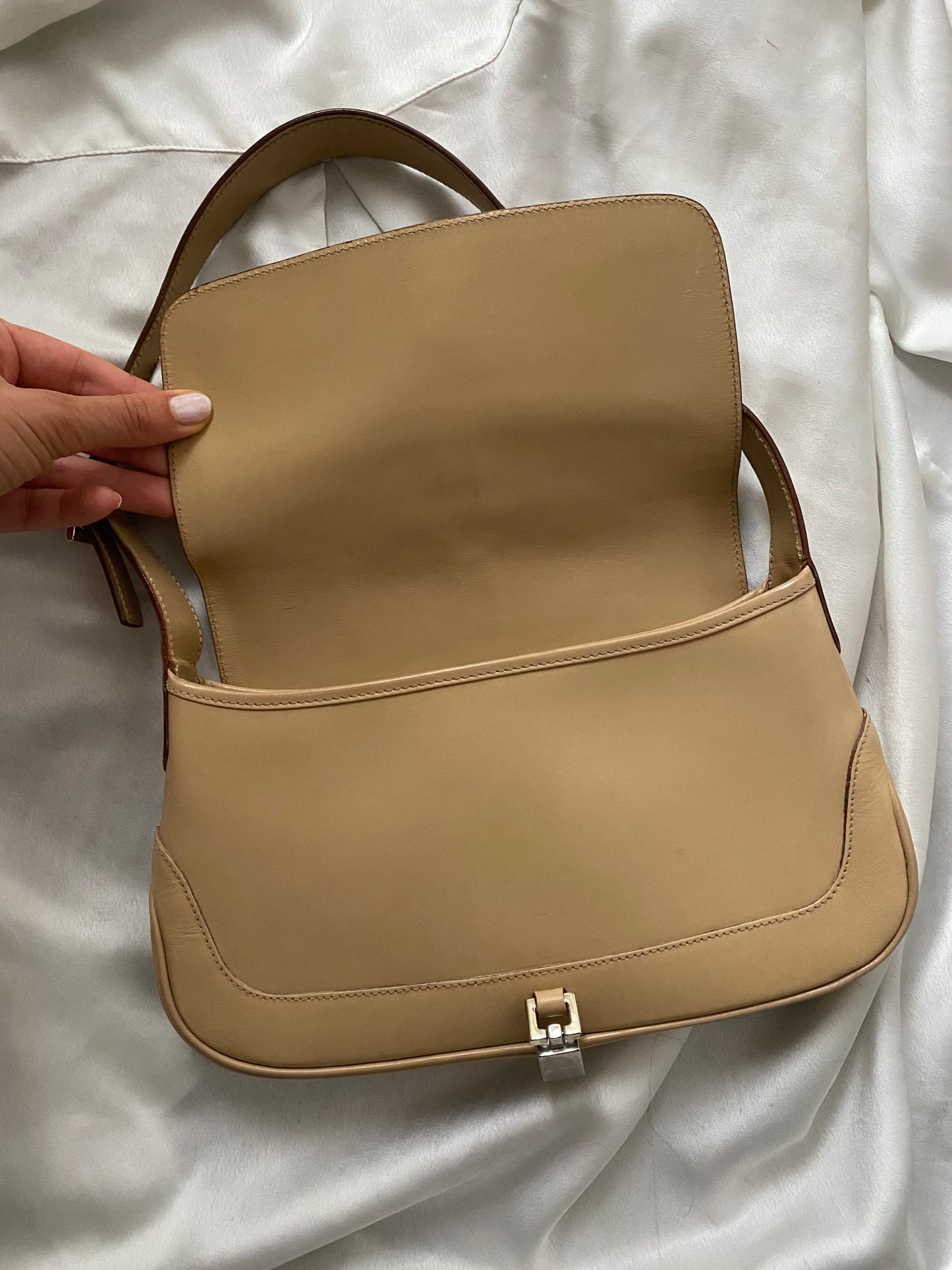 Gucci Jackie beige