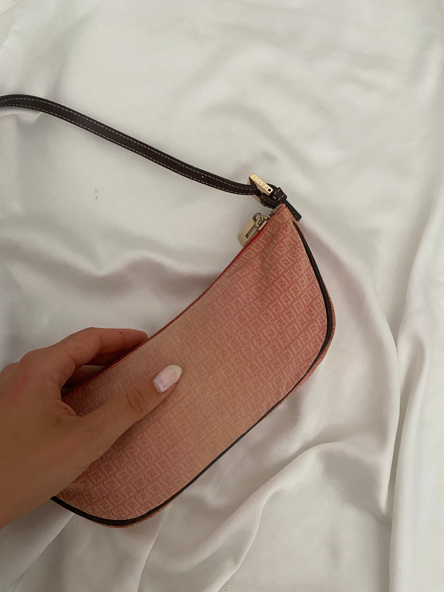 Fendi Pochette mezzaluna faded red