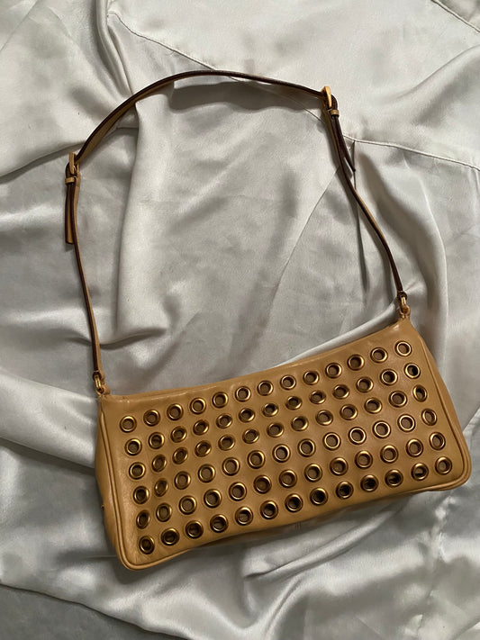 Prada pochette cammello con borchie