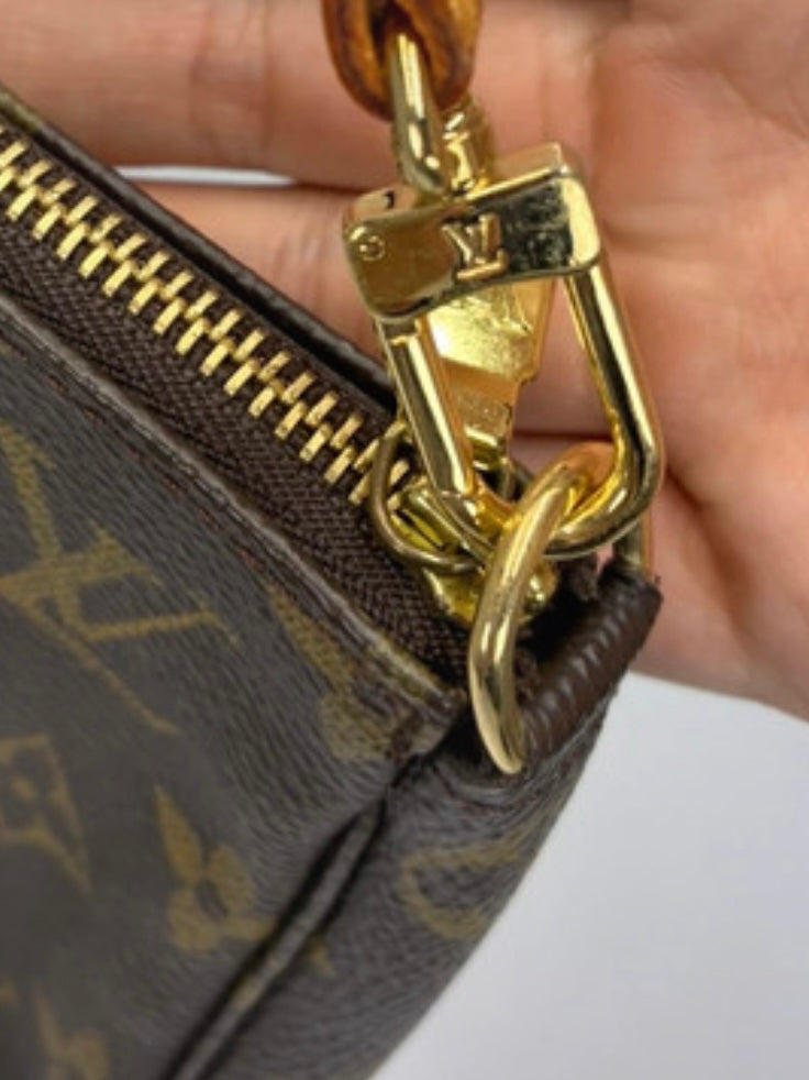 Louis Vuitton pochette accessoire monogram