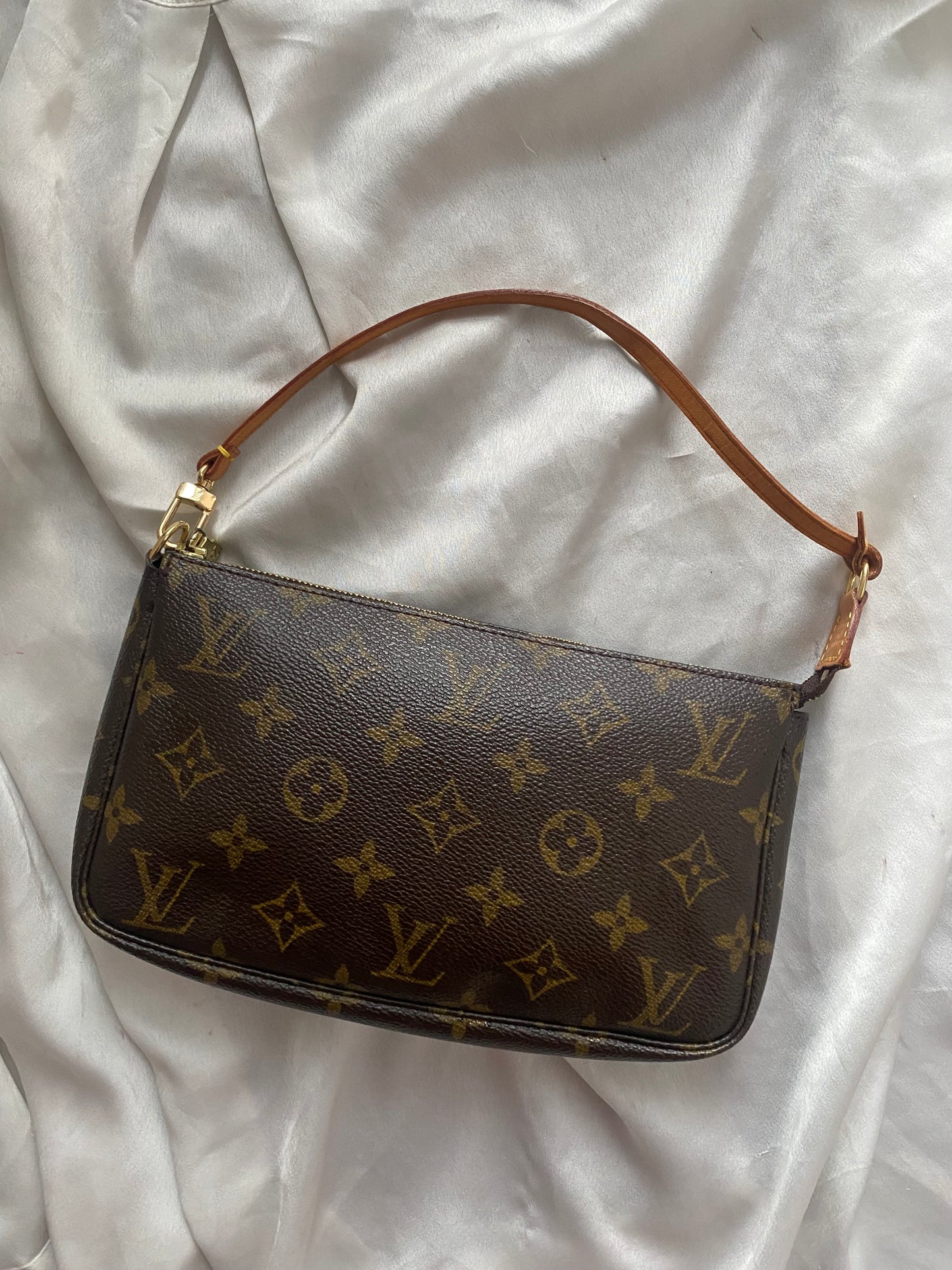 Louis Vuitton pochette accessoire monogram