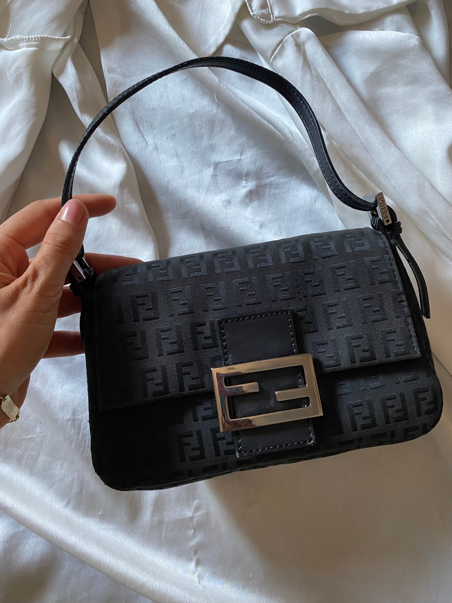 Fendi mini mamma baguette monogram zucchino nera
