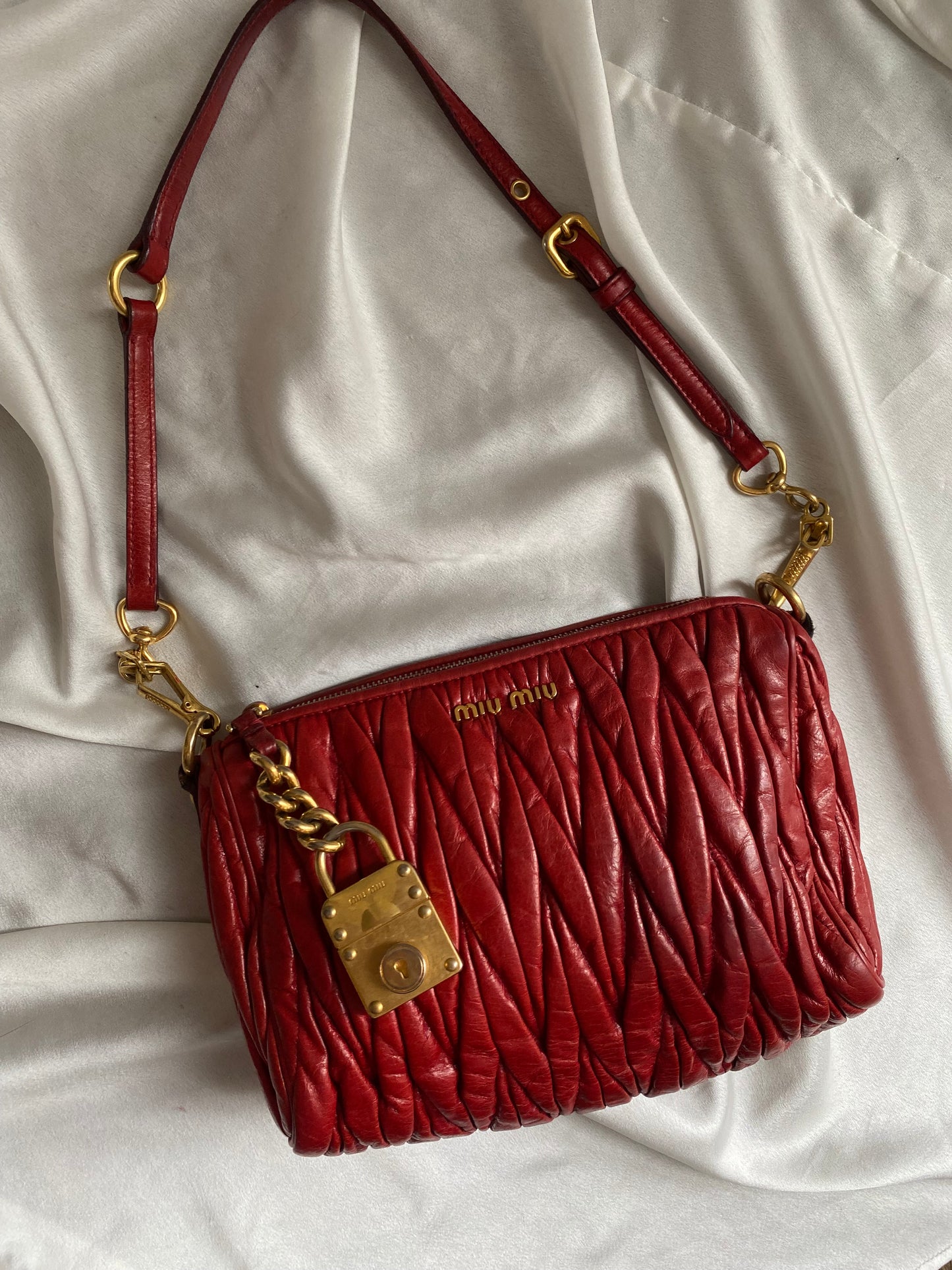 Miu miu matelasse red pochette