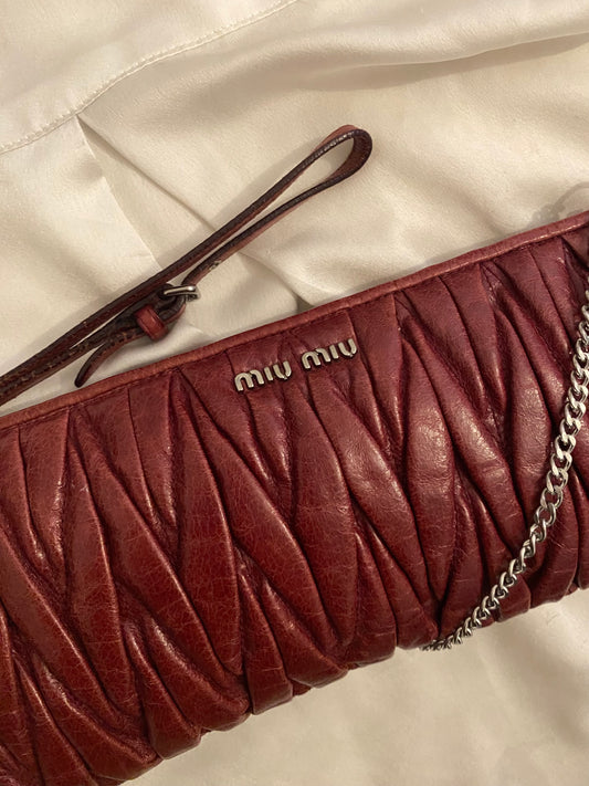 Miu miu pochette burgundy