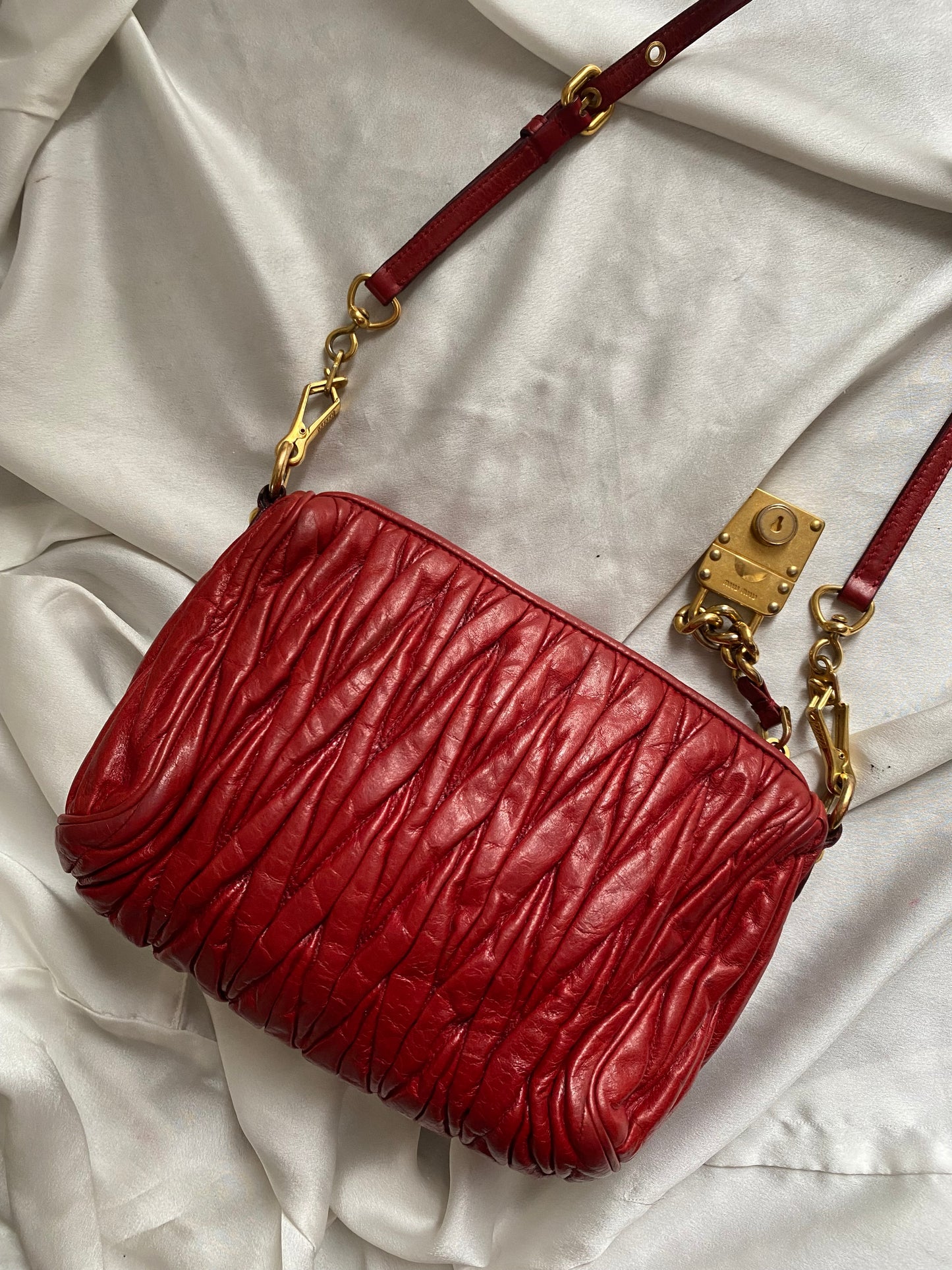 Miu miu matelasse red pochette