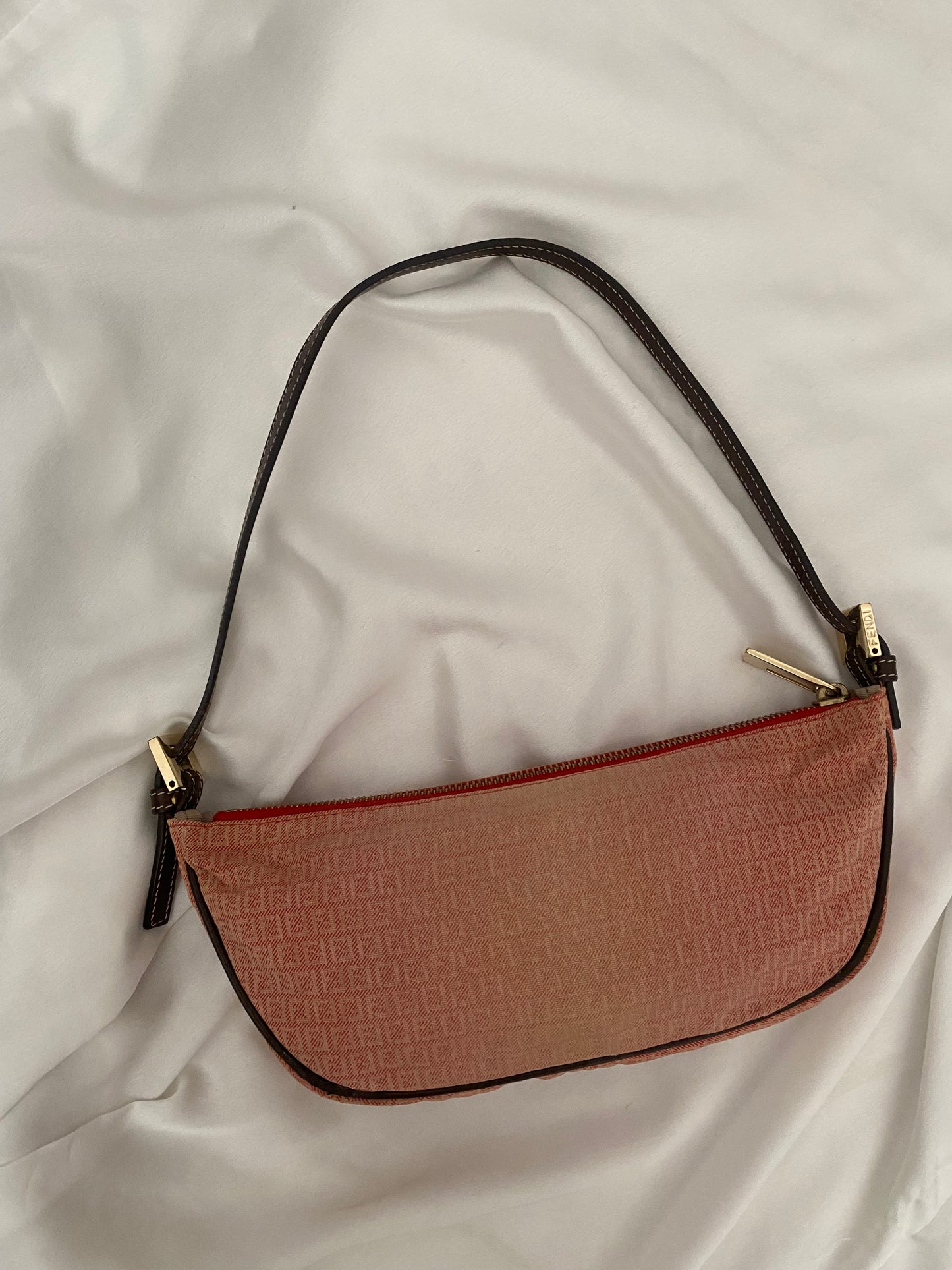 Fendi Pochette mezzaluna faded red