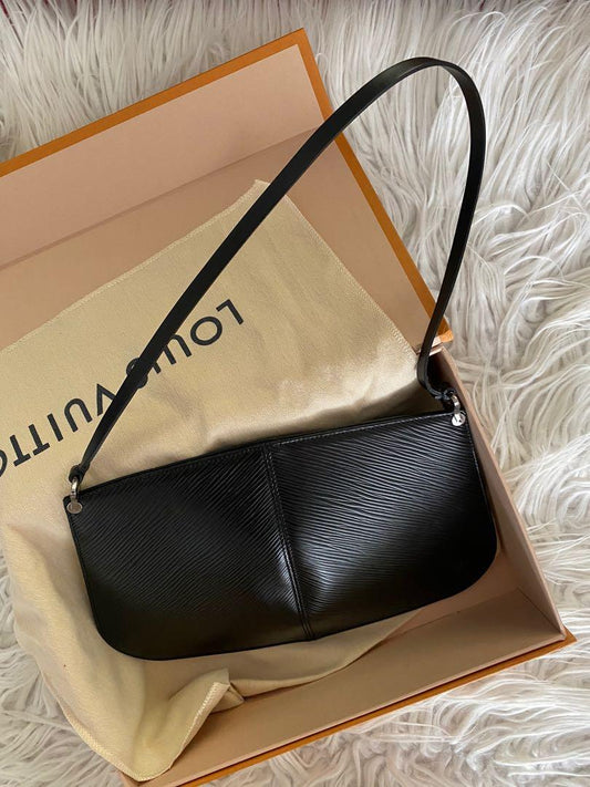 Louis Vuitton pochette demi lune epi