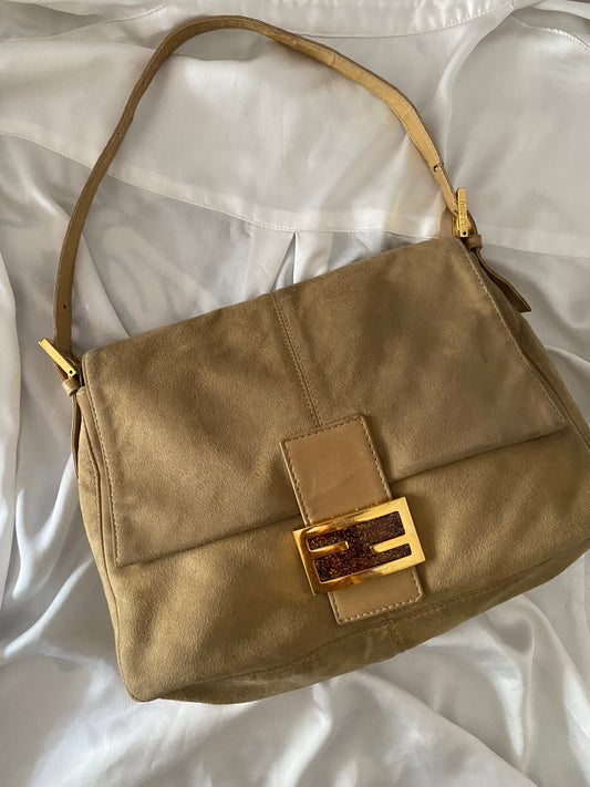 Fendi Mamma Baguette in pelle scamosciata beige