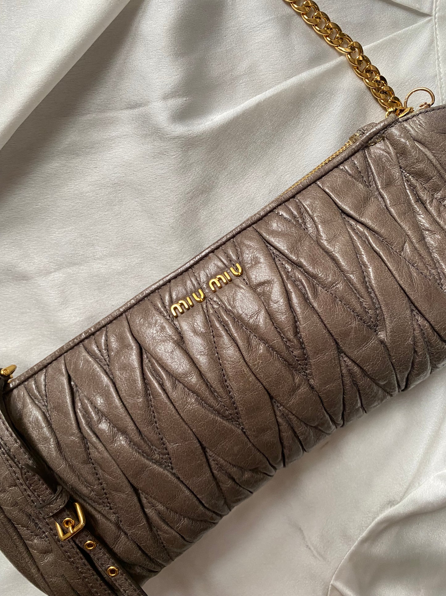 Miu miu pochette antracite scuro
