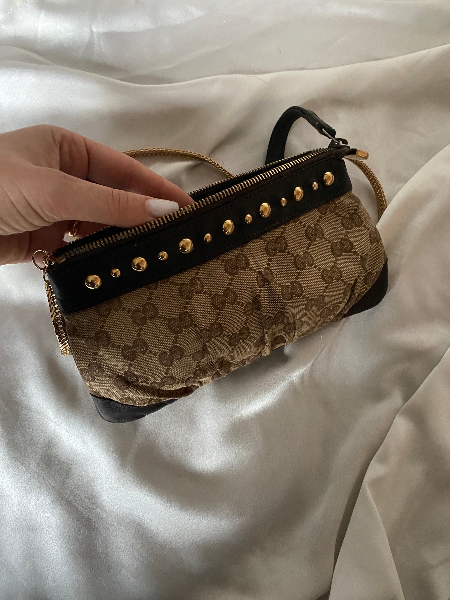 Gucci pochette monogram classic