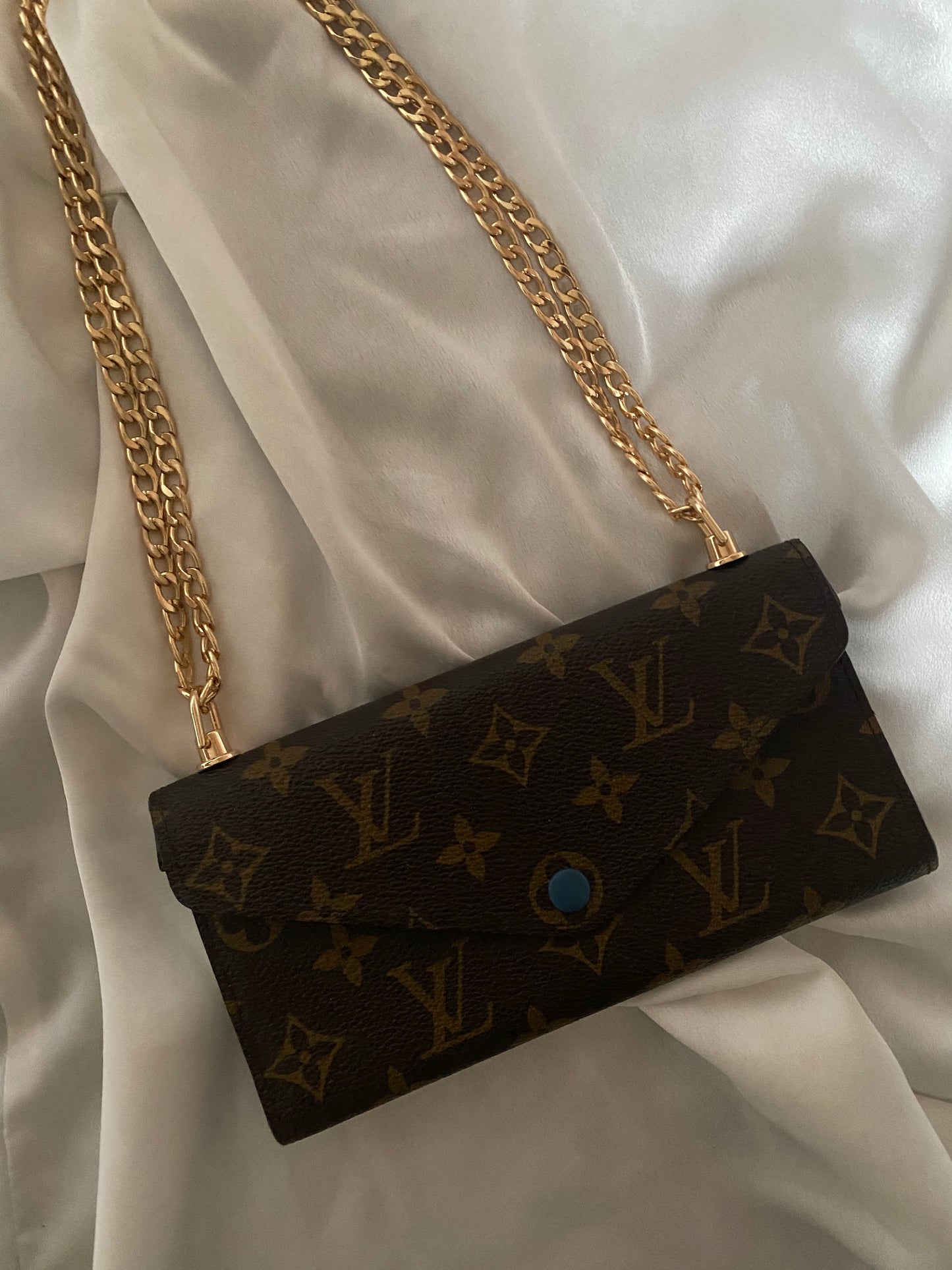 Pochette Louis Vuitton Monogram con interni blu